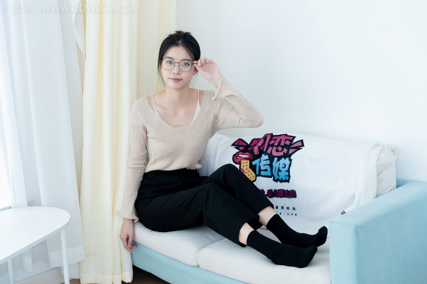 图片[123]-物恋传媒 NO.2290 茯苓-板鞋、皮鞋、白船袜、黑棉袜、皮筋绑脚老头乐挠脚剧情[150P] – 速更版-美库