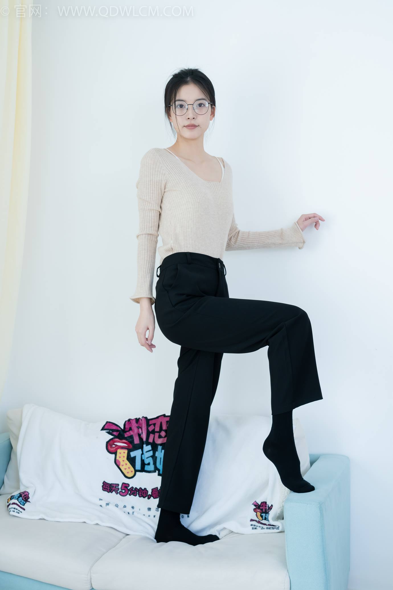 图片[135]-物恋传媒 NO.2290 茯苓-板鞋、皮鞋、白船袜、黑棉袜、皮筋绑脚老头乐挠脚剧情[150P] – 速更版-美库