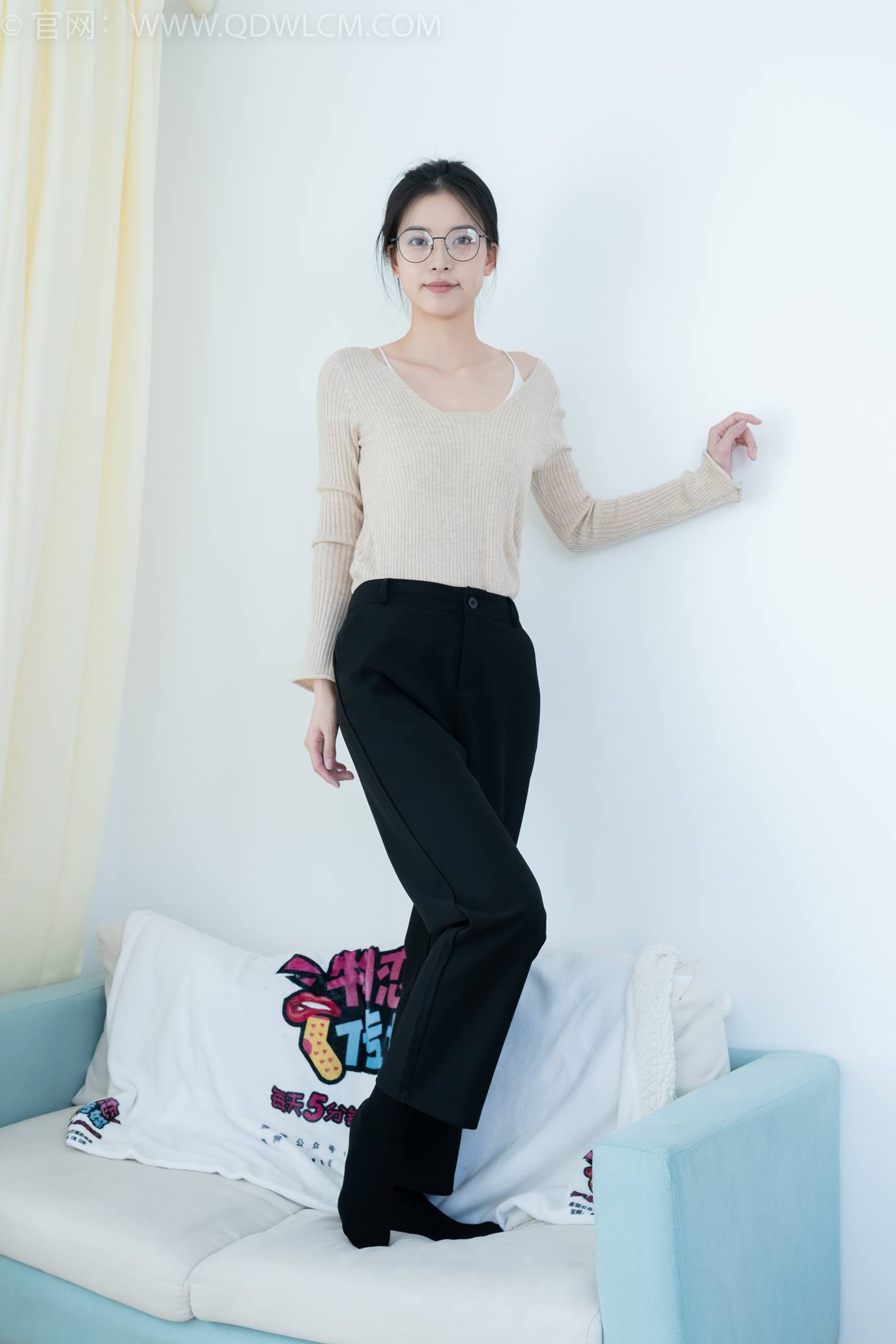 图片[137]-物恋传媒 NO.2290 茯苓-板鞋、皮鞋、白船袜、黑棉袜、皮筋绑脚老头乐挠脚剧情[150P] – 速更版-美库