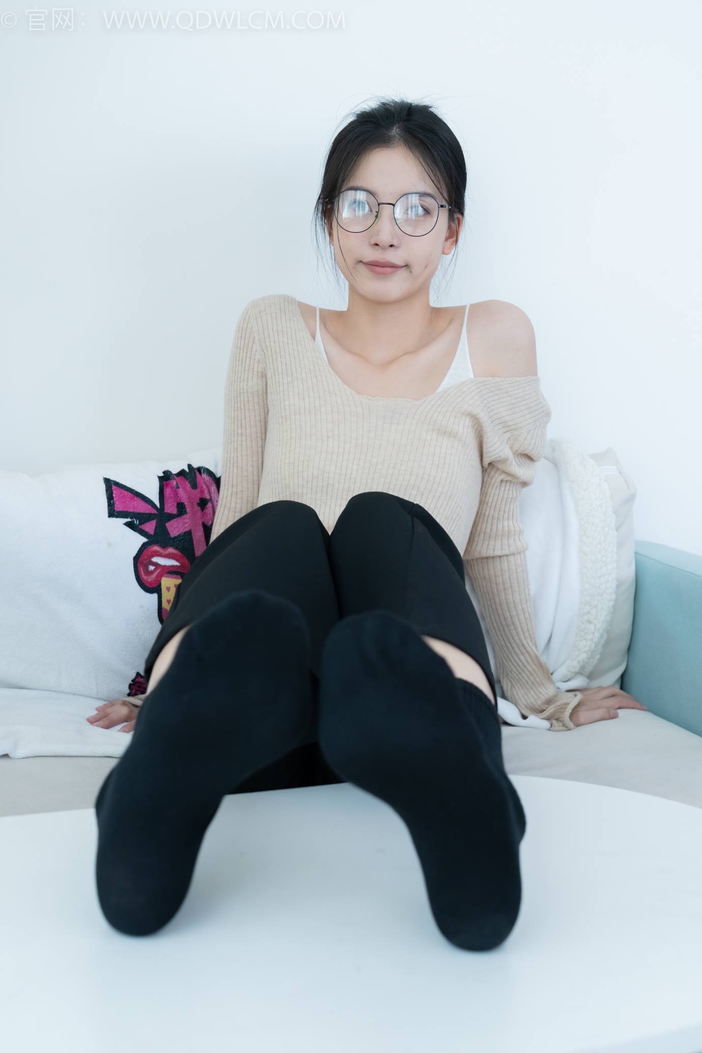 图片[141]-物恋传媒 NO.2290 茯苓-板鞋、皮鞋、白船袜、黑棉袜、皮筋绑脚老头乐挠脚剧情[150P] – 速更版-美库