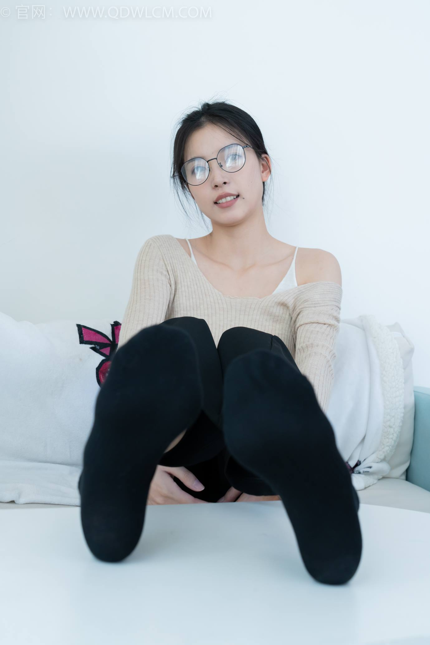 图片[143]-物恋传媒 NO.2290 茯苓-板鞋、皮鞋、白船袜、黑棉袜、皮筋绑脚老头乐挠脚剧情[150P] – 速更版-美库