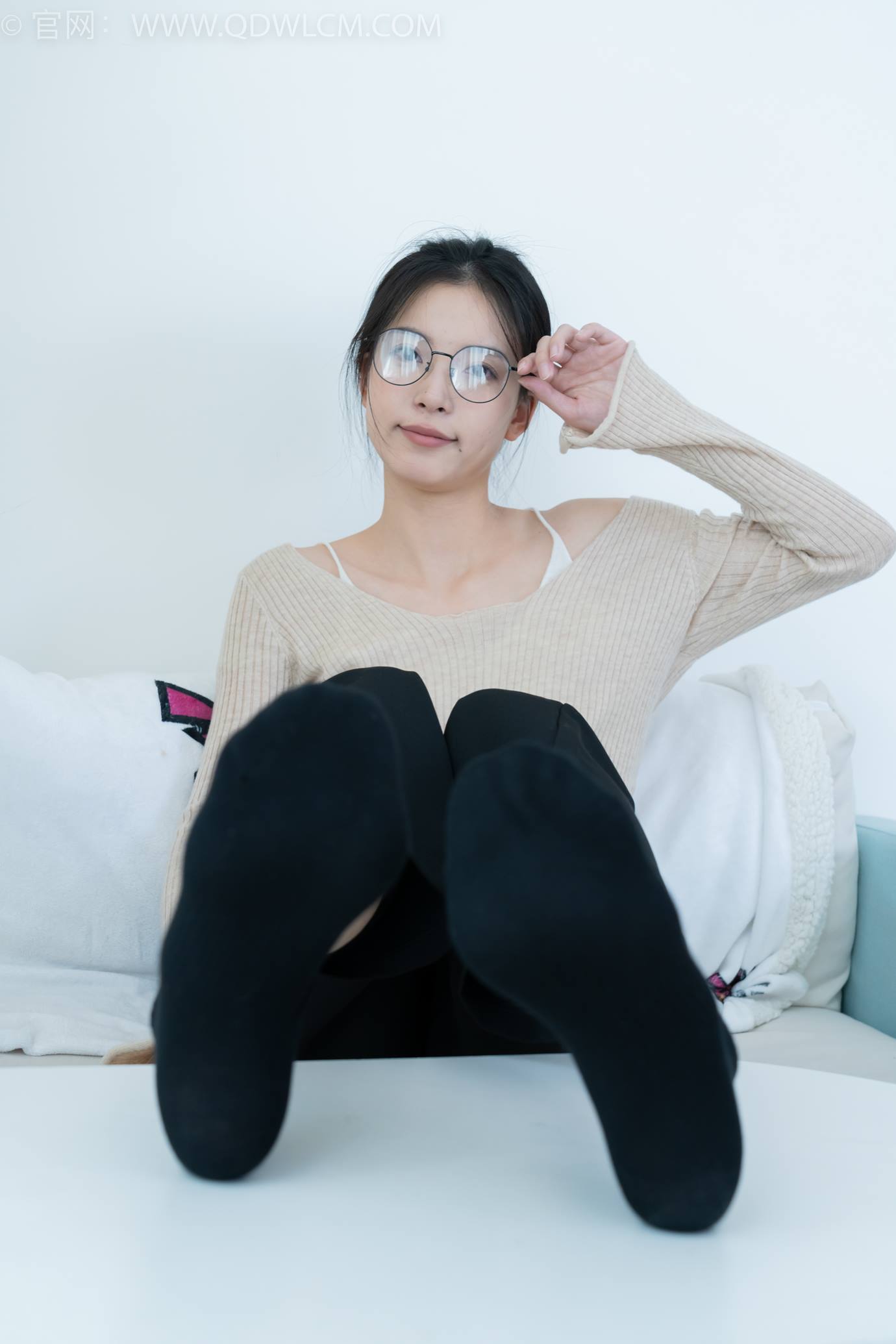 图片[144]-物恋传媒 NO.2290 茯苓-板鞋、皮鞋、白船袜、黑棉袜、皮筋绑脚老头乐挠脚剧情[150P] – 速更版-美库