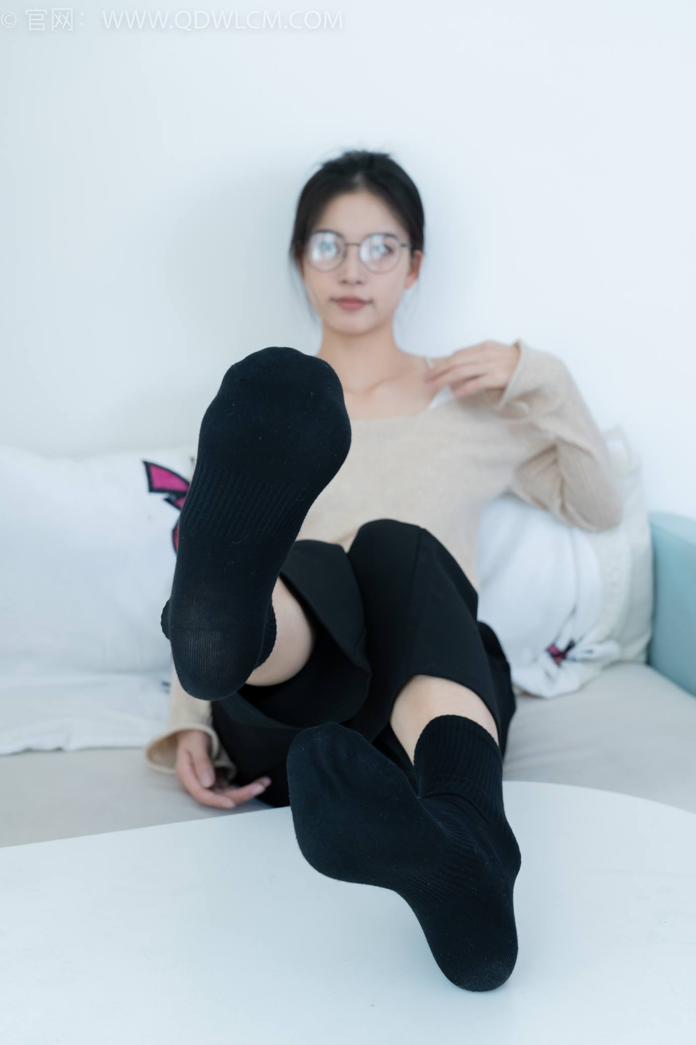 图片[145]-物恋传媒 NO.2290 茯苓-板鞋、皮鞋、白船袜、黑棉袜、皮筋绑脚老头乐挠脚剧情[150P] – 速更版-美库