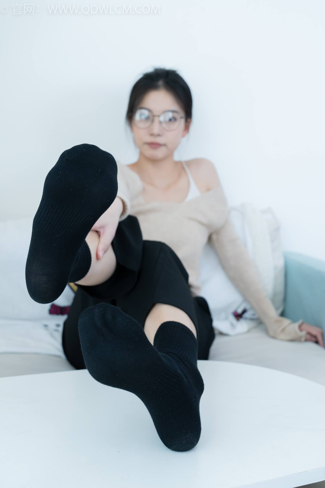 图片[146]-物恋传媒 NO.2290 茯苓-板鞋、皮鞋、白船袜、黑棉袜、皮筋绑脚老头乐挠脚剧情[150P] – 速更版-美库