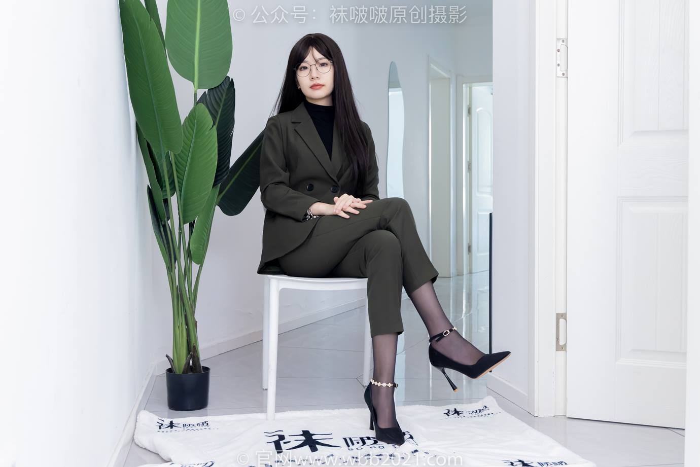 图片[10]-[BoBoSocks袜啵啵]NO.519 小甜豆 高跟鞋、薄黑丝、裸足、ol制服、裤里丝[100P] – 速更版-美库
