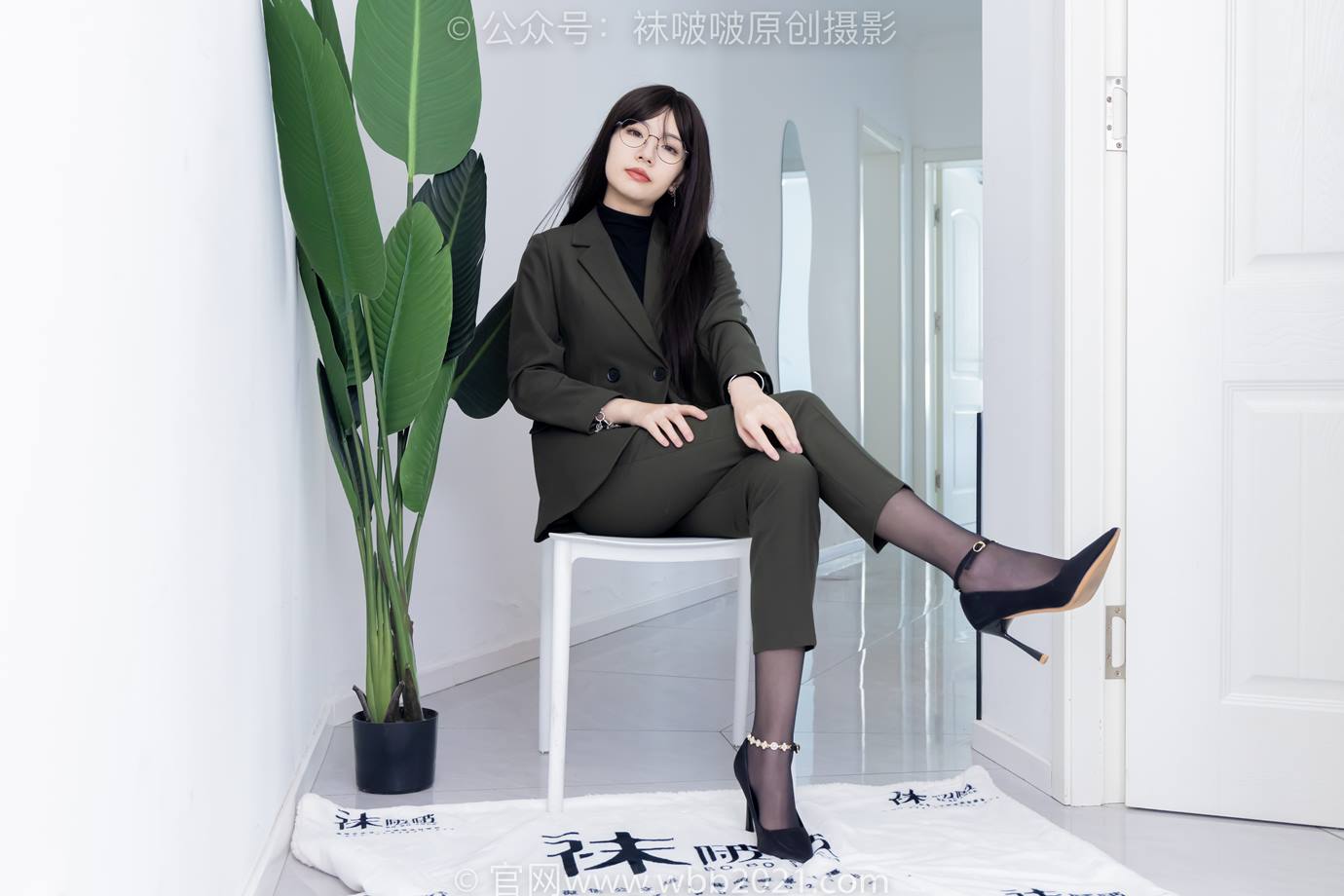 图片[11]-[BoBoSocks袜啵啵]NO.519 小甜豆 高跟鞋、薄黑丝、裸足、ol制服、裤里丝[100P] – 速更版-美库