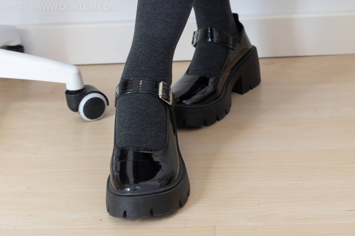 图片[11]-物恋传媒 NO.2291 岚岚-皮鞋、厚灰丝[130P] – 速更版-美库