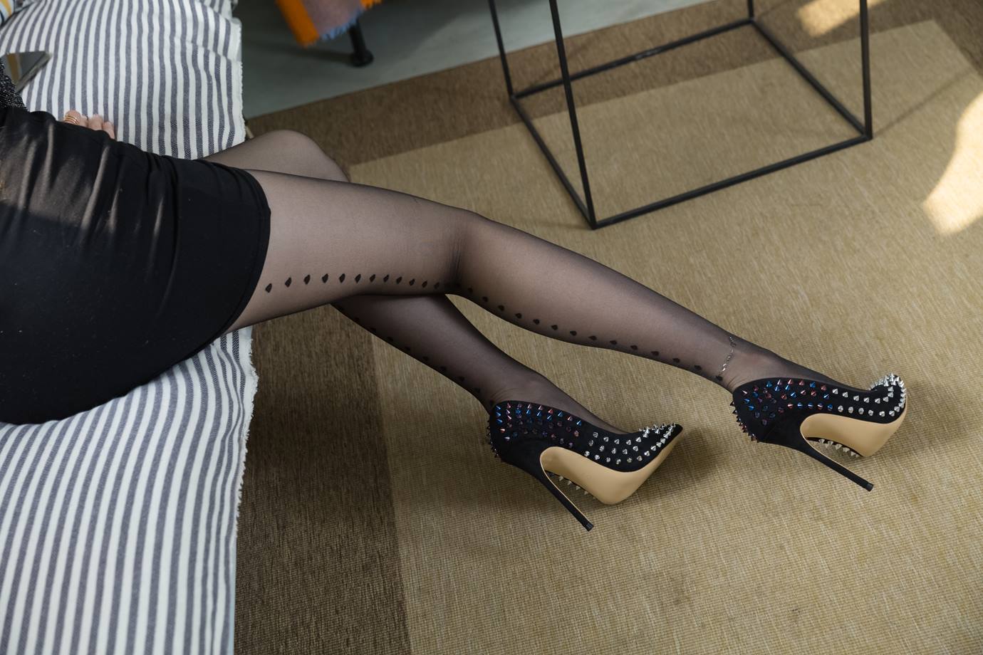 图片[17]-Sia不吃鱼  – 闪亮黑丝[118P] – 速更版-美库