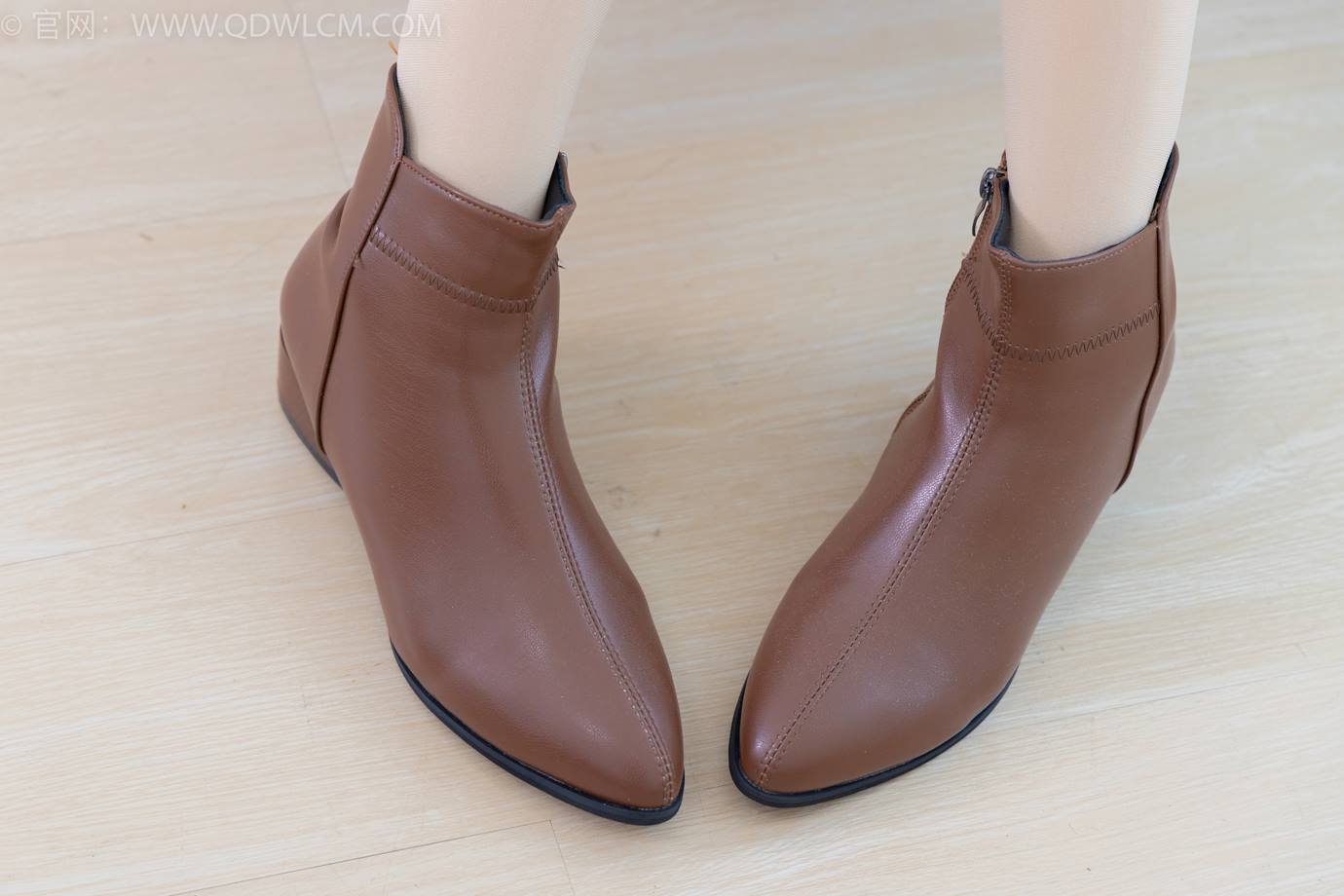 图片[15]-物恋传媒 NO.2292 小酒-短靴、厚肉丝、踩小蛋糕剧情[106P] – 速更版-美库