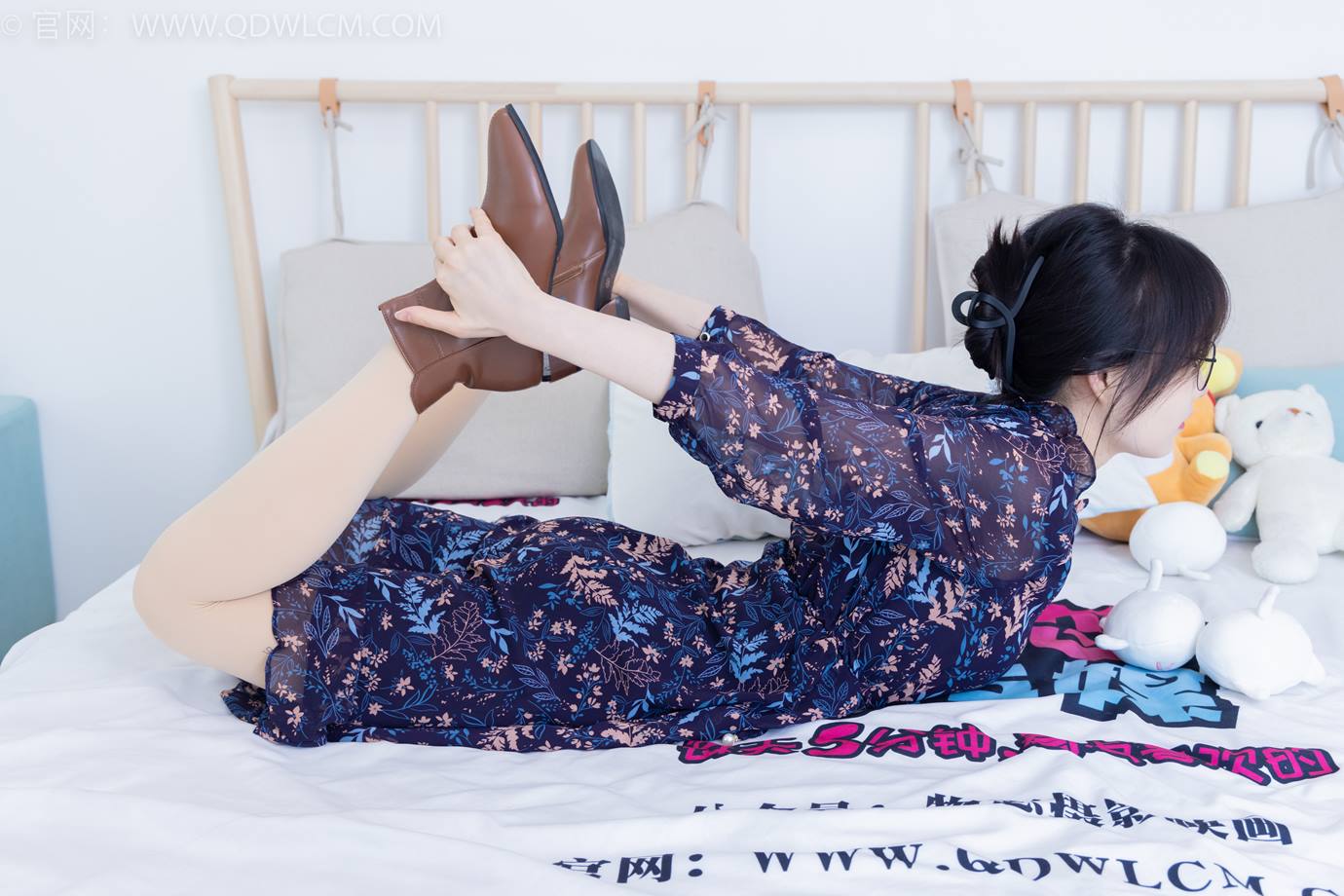 图片[69]-物恋传媒 NO.2292 小酒-短靴、厚肉丝、踩小蛋糕剧情[106P] – 速更版-美库