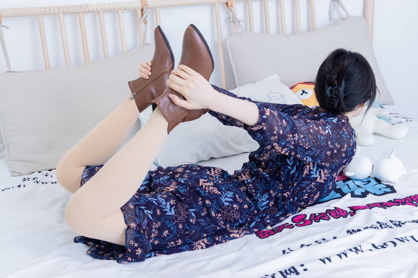 图片[71]-物恋传媒 NO.2292 小酒-短靴、厚肉丝、踩小蛋糕剧情[106P] – 速更版-美库