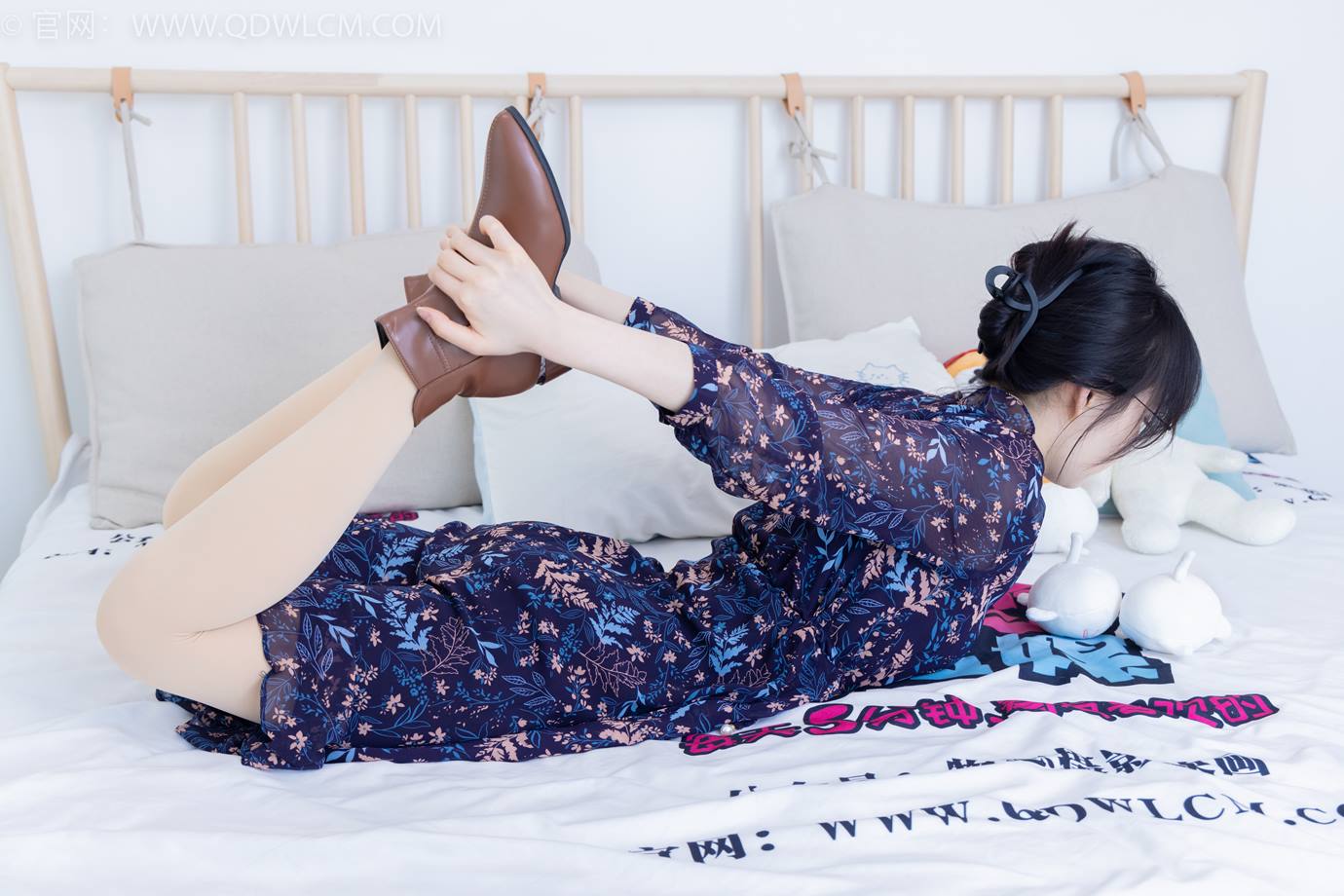 图片[73]-物恋传媒 NO.2292 小酒-短靴、厚肉丝、踩小蛋糕剧情[106P] – 速更版-美库