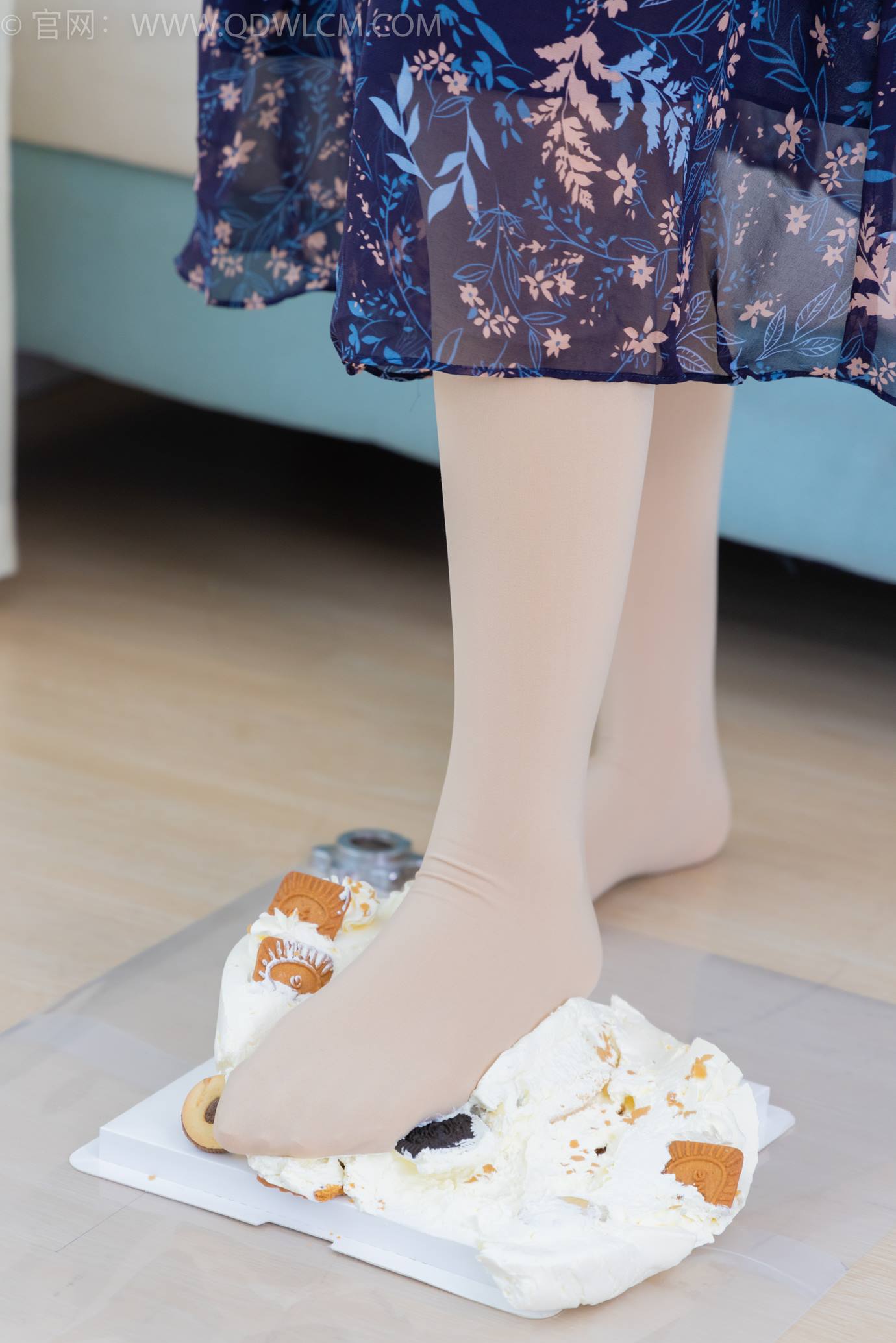 图片[92]-物恋传媒 NO.2292 小酒-短靴、厚肉丝、踩小蛋糕剧情[106P] – 速更版-美库