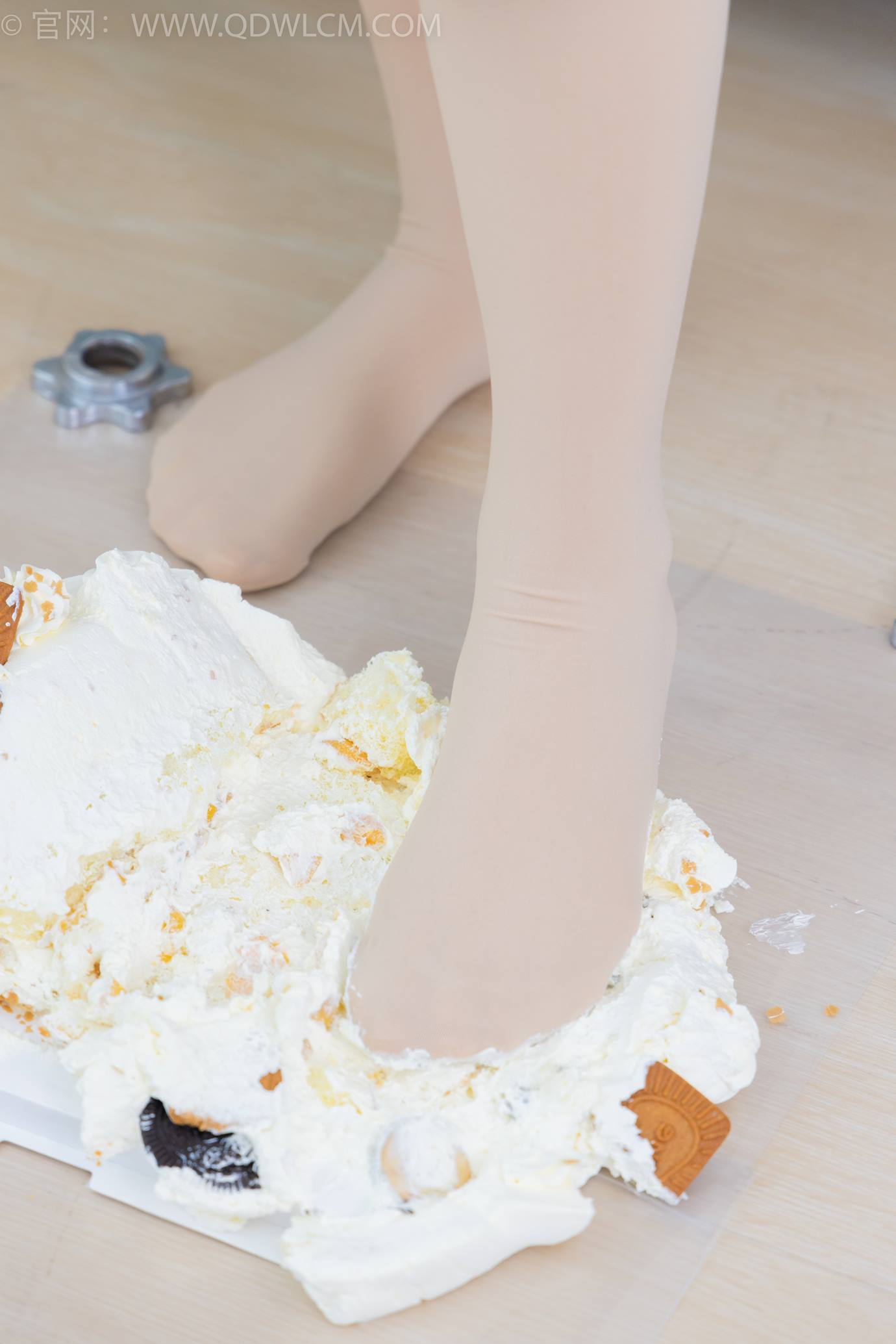 图片[93]-物恋传媒 NO.2292 小酒-短靴、厚肉丝、踩小蛋糕剧情[106P] – 速更版-美库