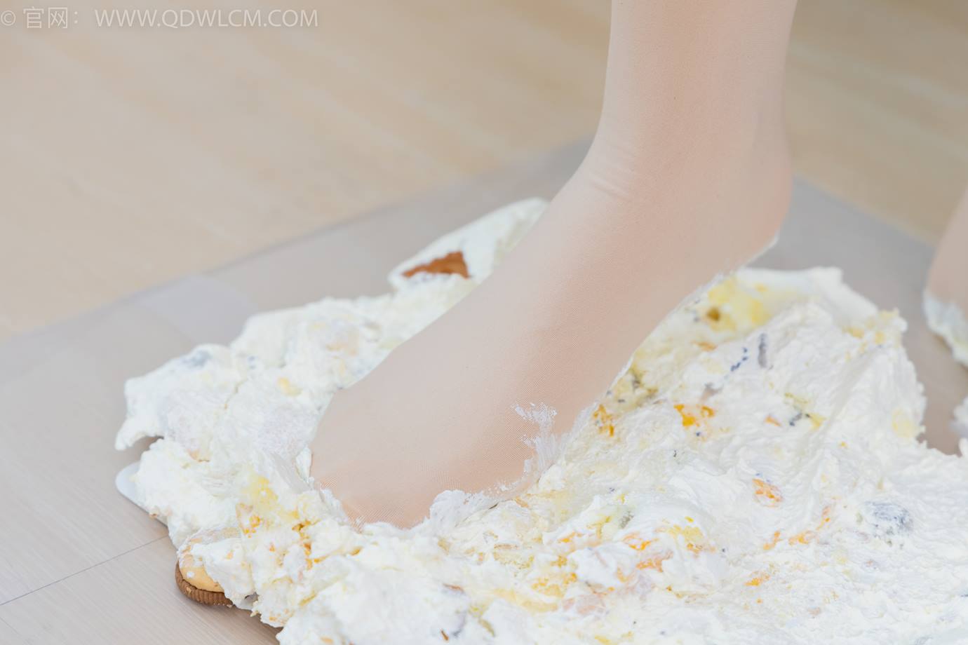 图片[101]-物恋传媒 NO.2292 小酒-短靴、厚肉丝、踩小蛋糕剧情[106P] – 速更版-美库