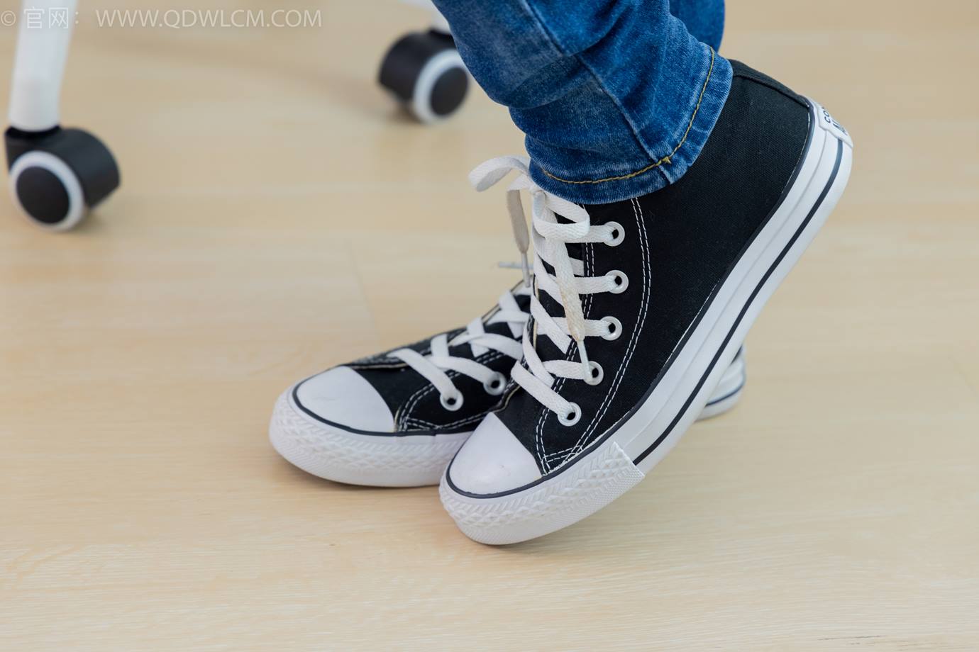 图片[17]-物恋传媒 NO.2293 小竹-匡威帆布鞋、粉色船袜、肚子疼揉肚子剧情[160P] – 速更版-美库