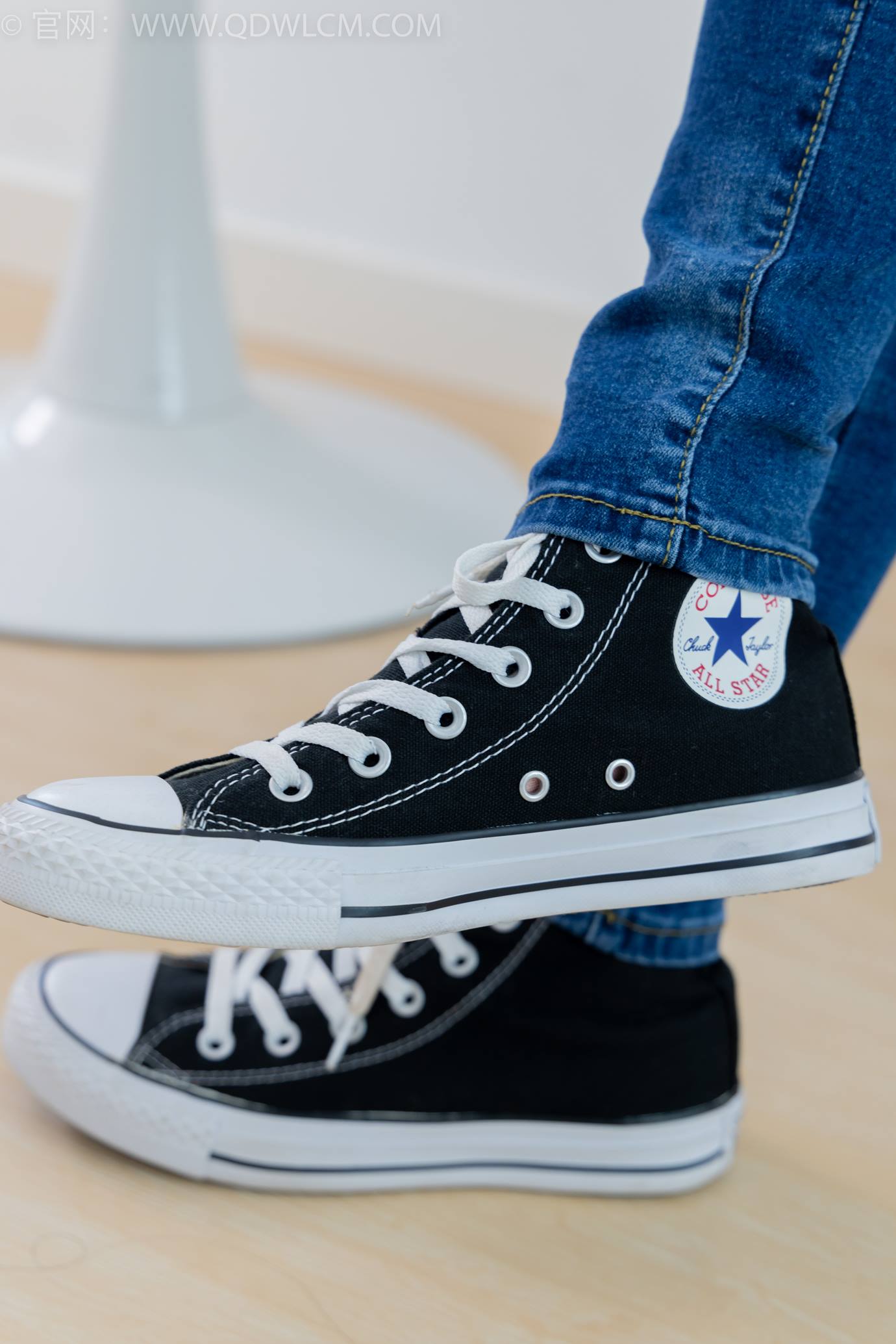 图片[34]-物恋传媒 NO.2293 小竹-匡威帆布鞋、粉色船袜、肚子疼揉肚子剧情[160P] – 速更版-美库