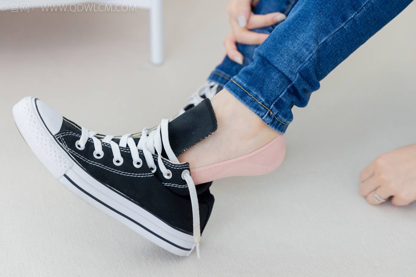 图片[38]-物恋传媒 NO.2293 小竹-匡威帆布鞋、粉色船袜、肚子疼揉肚子剧情[160P] – 速更版-美库