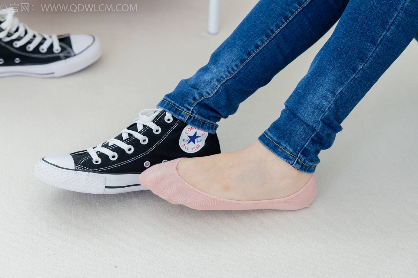 图片[53]-物恋传媒 NO.2293 小竹-匡威帆布鞋、粉色船袜、肚子疼揉肚子剧情[160P] – 速更版-美库