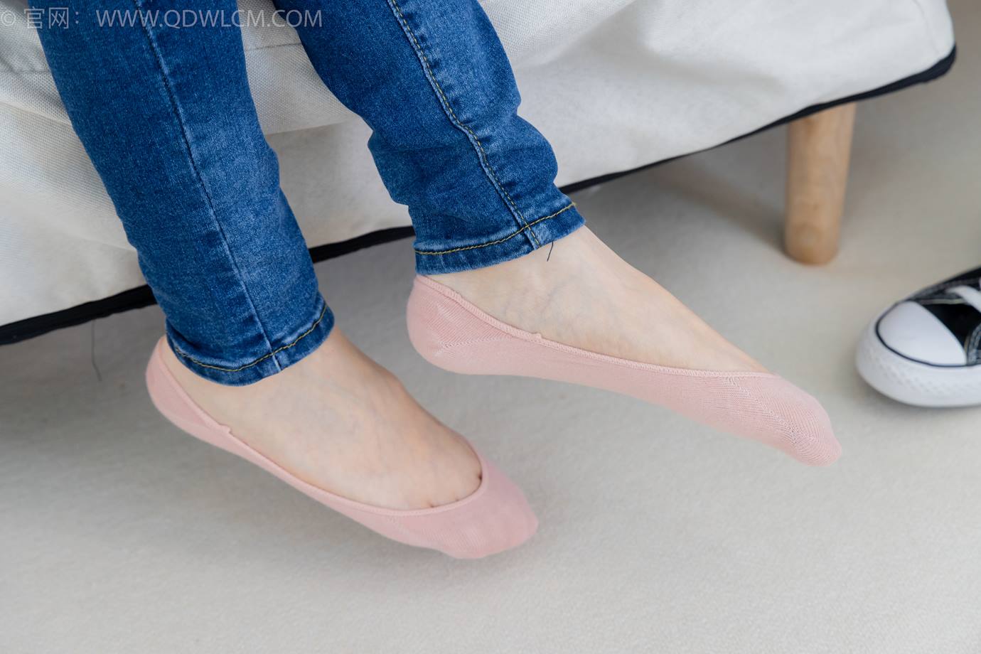 图片[149]-物恋传媒 NO.2293 小竹-匡威帆布鞋、粉色船袜、肚子疼揉肚子剧情[160P] – 速更版-美库