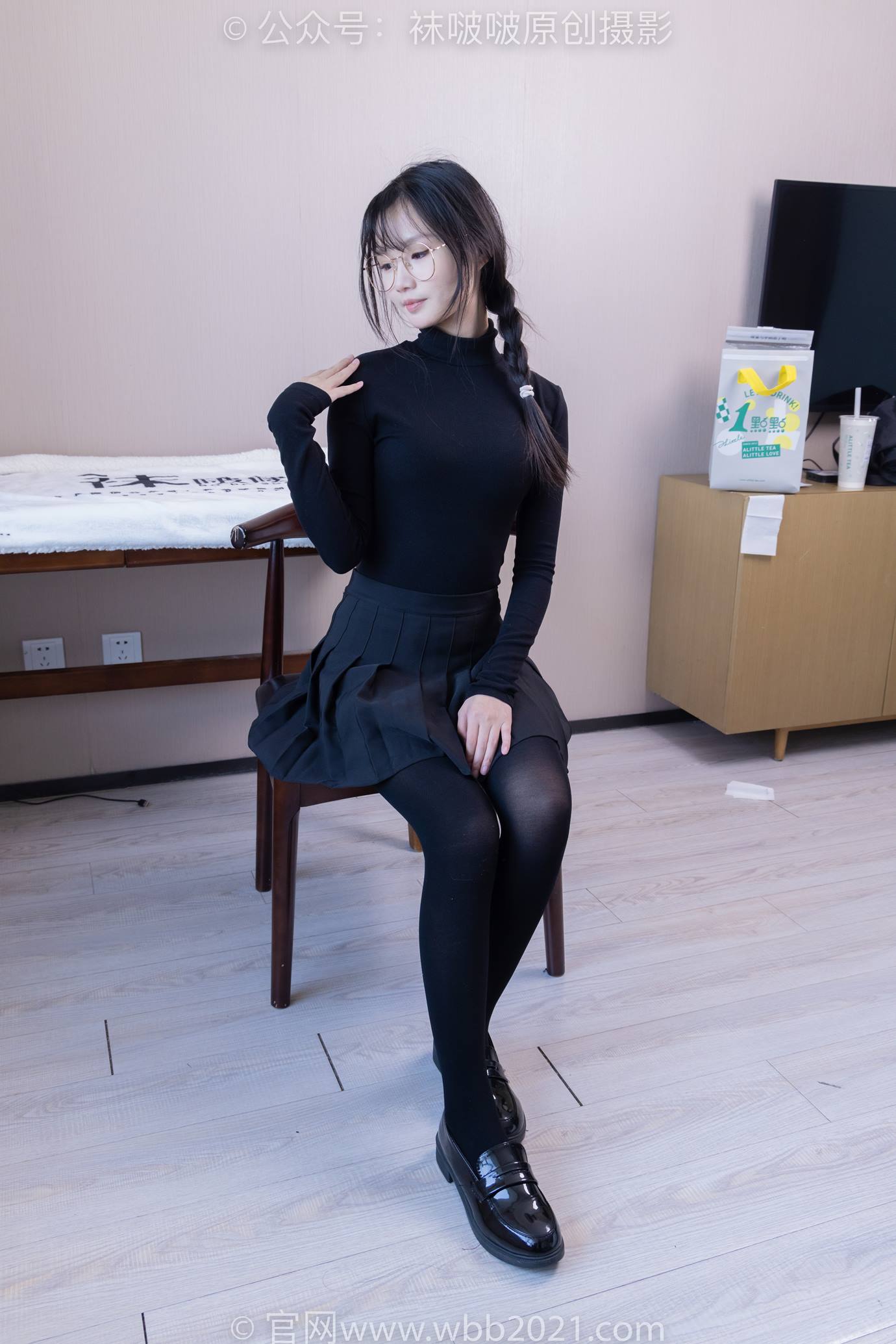 [BoBoSocks袜啵啵]NO.523 甜甜圈-皮鞋、厚黑丝[129P] – 速更版-艺库
