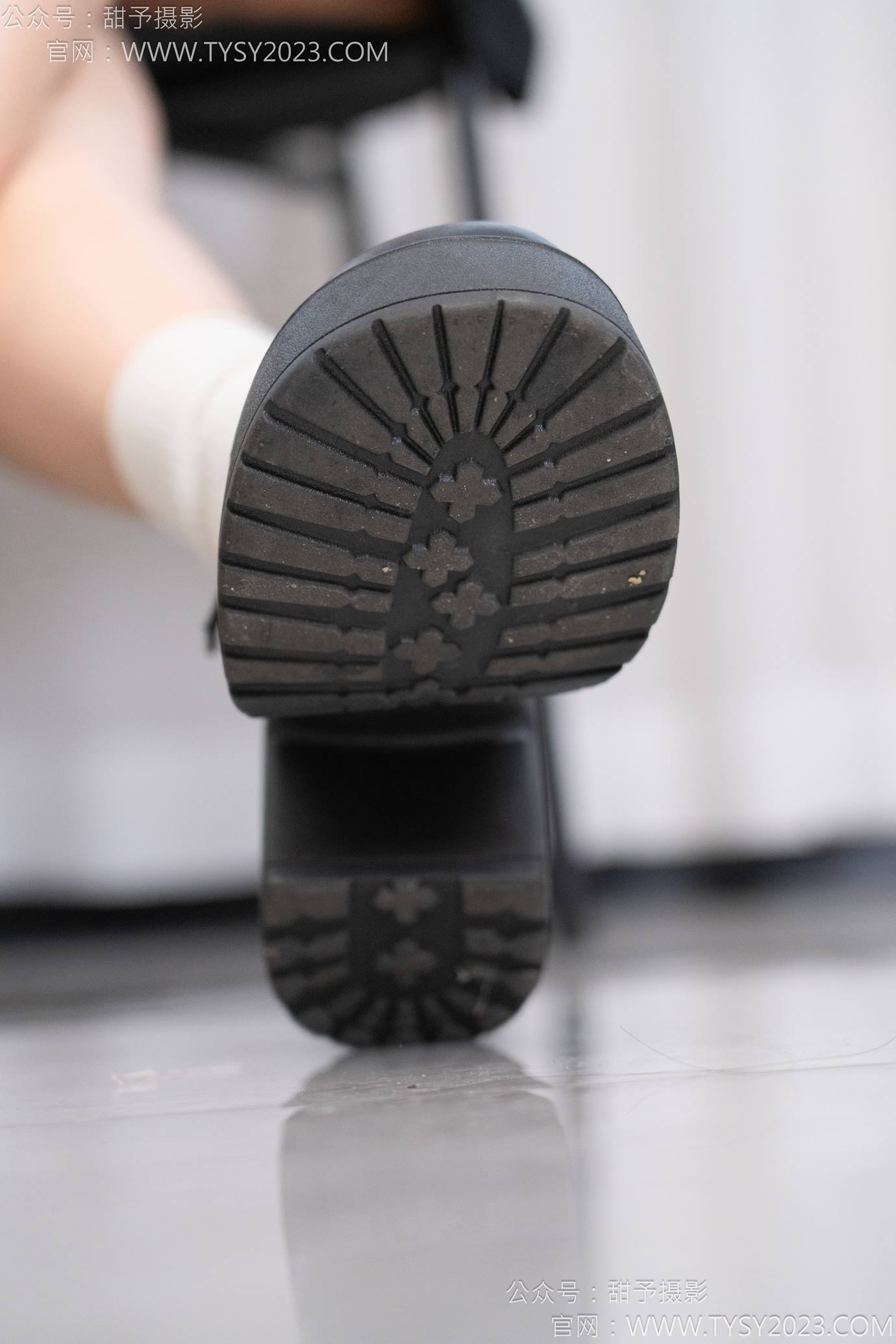 图片[22]-甜予摄影 NO.127 丹丹-皮鞋、白棉袜、裸足[145P] – 速更版-美库