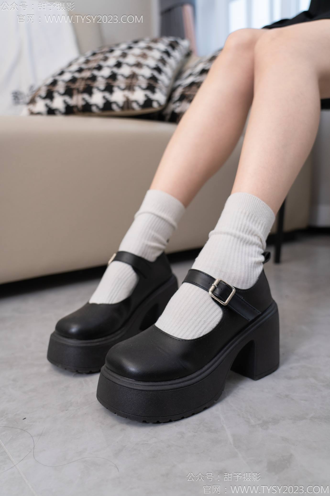 图片[29]-甜予摄影 NO.127 丹丹-皮鞋、白棉袜、裸足[145P] – 速更版-美库