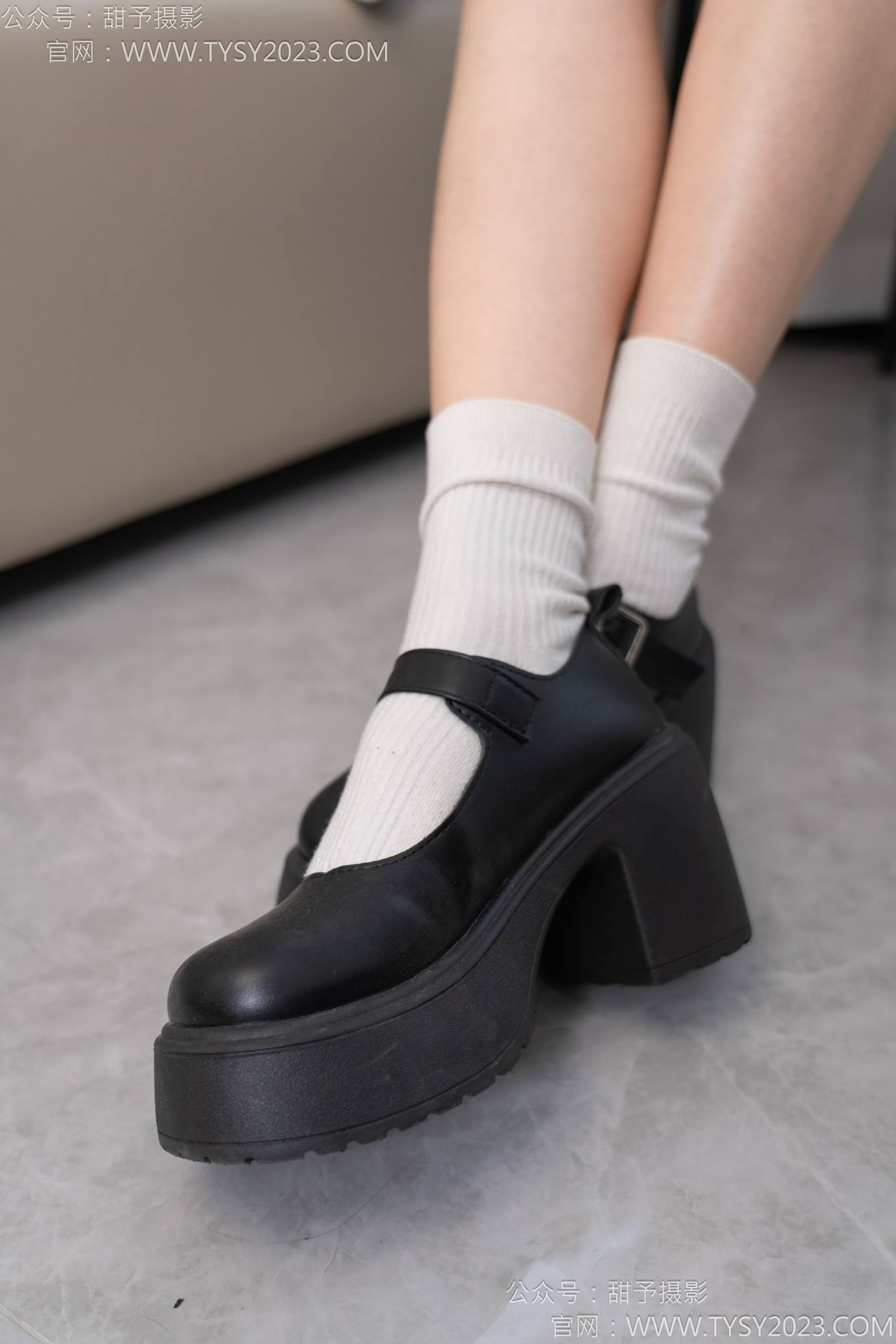 图片[34]-甜予摄影 NO.127 丹丹-皮鞋、白棉袜、裸足[145P] – 速更版-美库