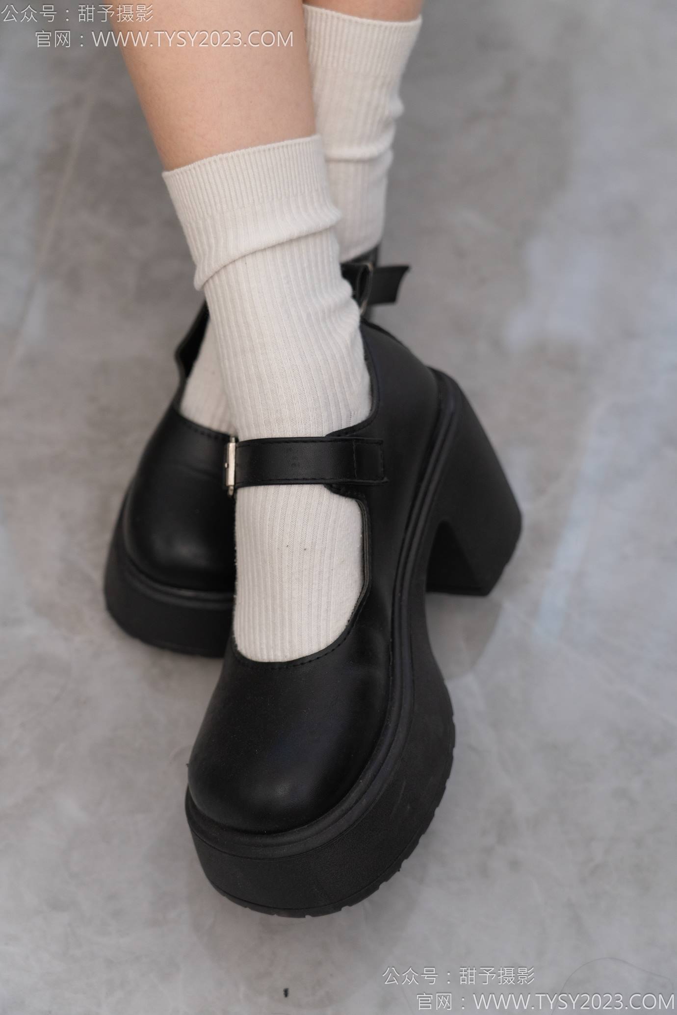 图片[35]-甜予摄影 NO.127 丹丹-皮鞋、白棉袜、裸足[145P] – 速更版-美库