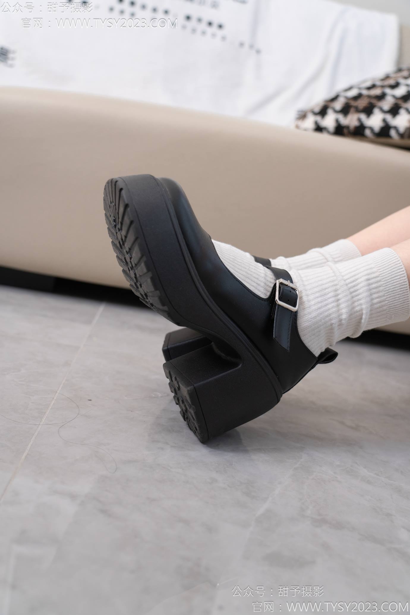 图片[47]-甜予摄影 NO.127 丹丹-皮鞋、白棉袜、裸足[145P] – 速更版-美库