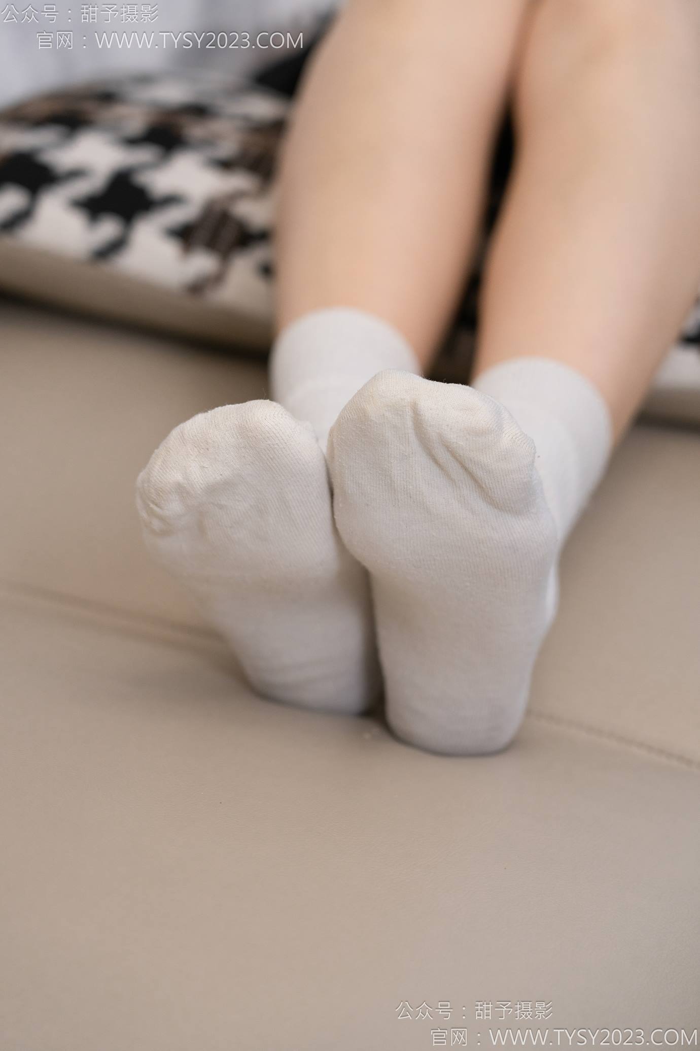 图片[51]-甜予摄影 NO.127 丹丹-皮鞋、白棉袜、裸足[145P] – 速更版-美库
