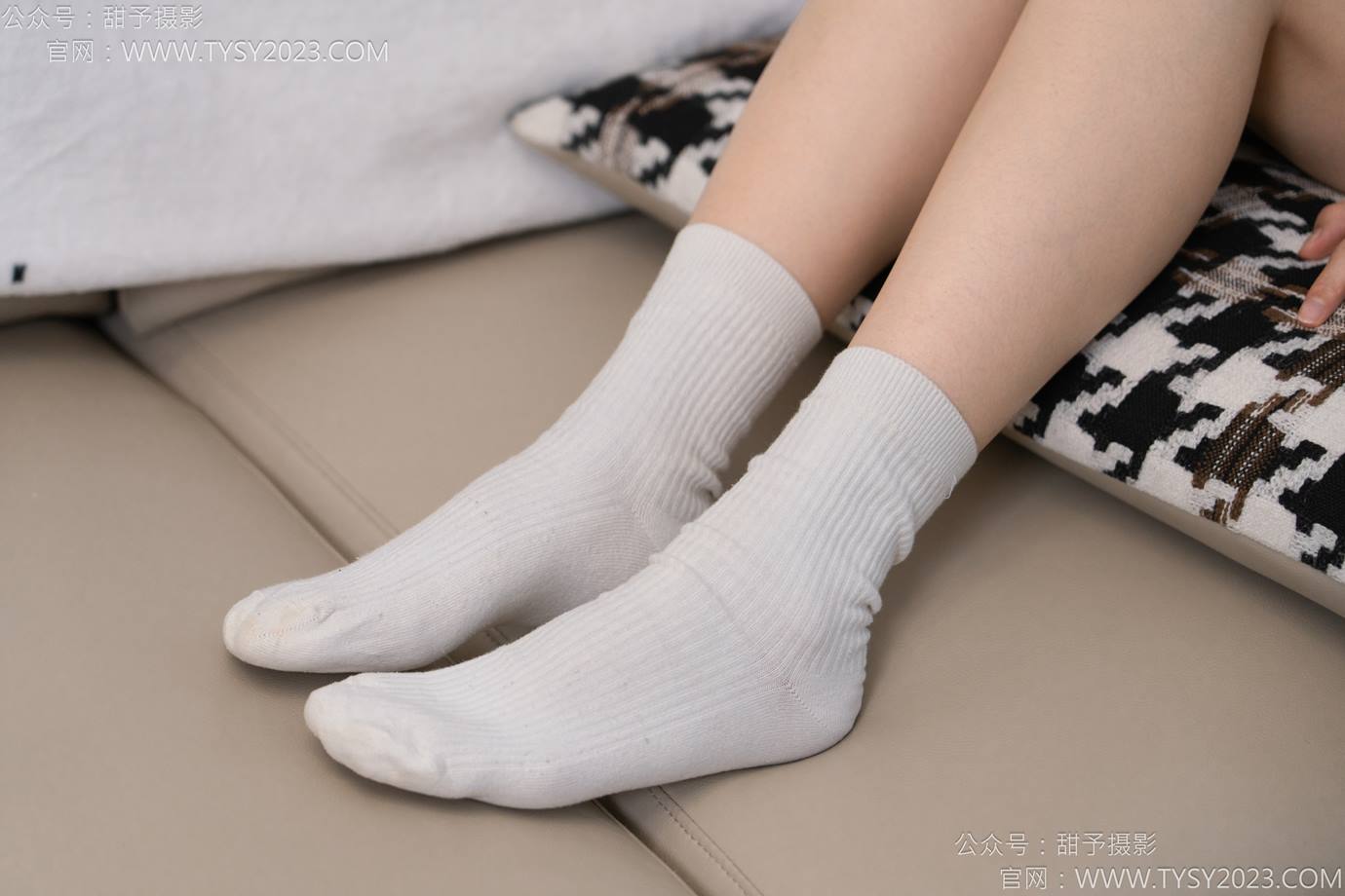 图片[68]-甜予摄影 NO.127 丹丹-皮鞋、白棉袜、裸足[145P] – 速更版-美库