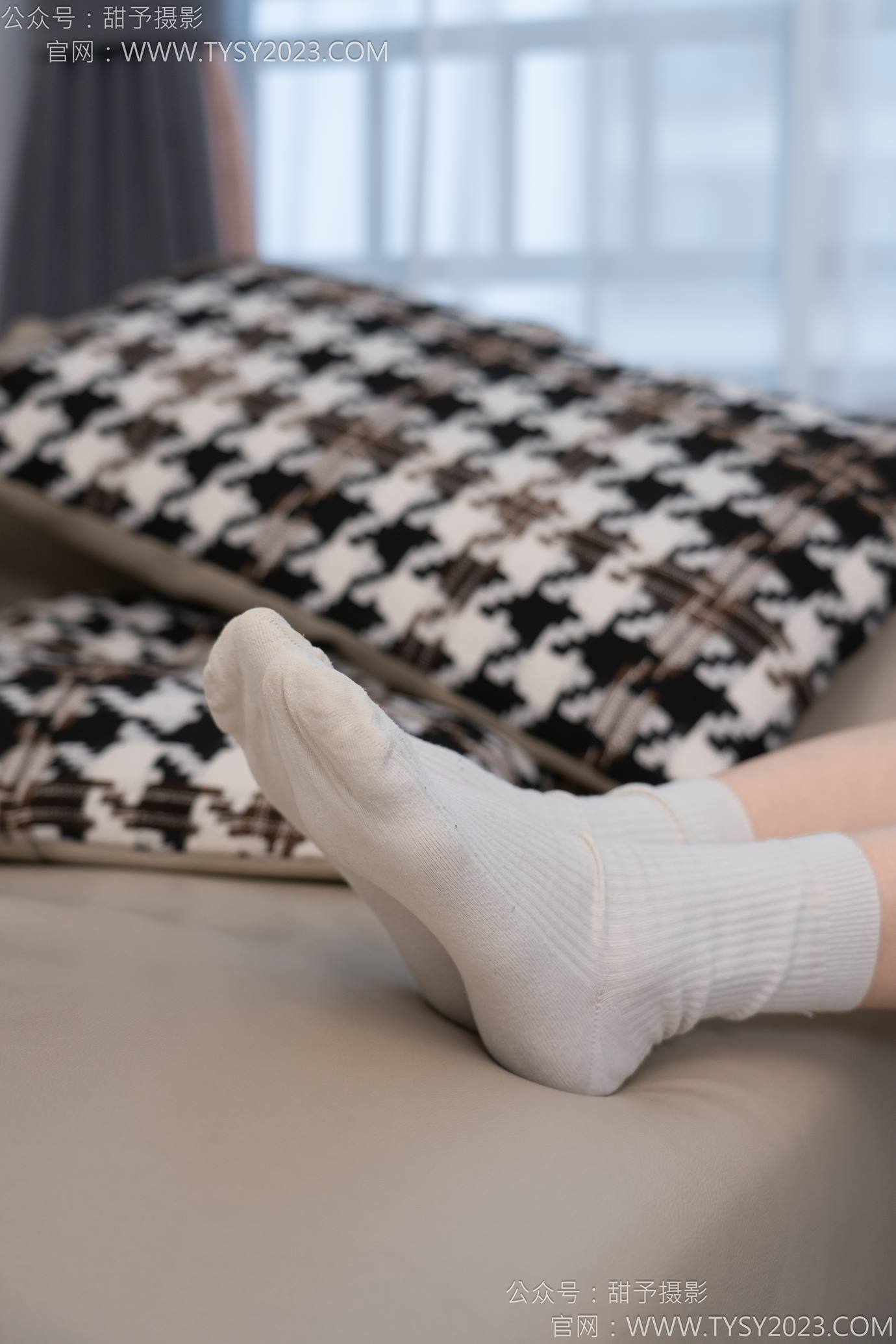 图片[86]-甜予摄影 NO.127 丹丹-皮鞋、白棉袜、裸足[145P] – 速更版-美库