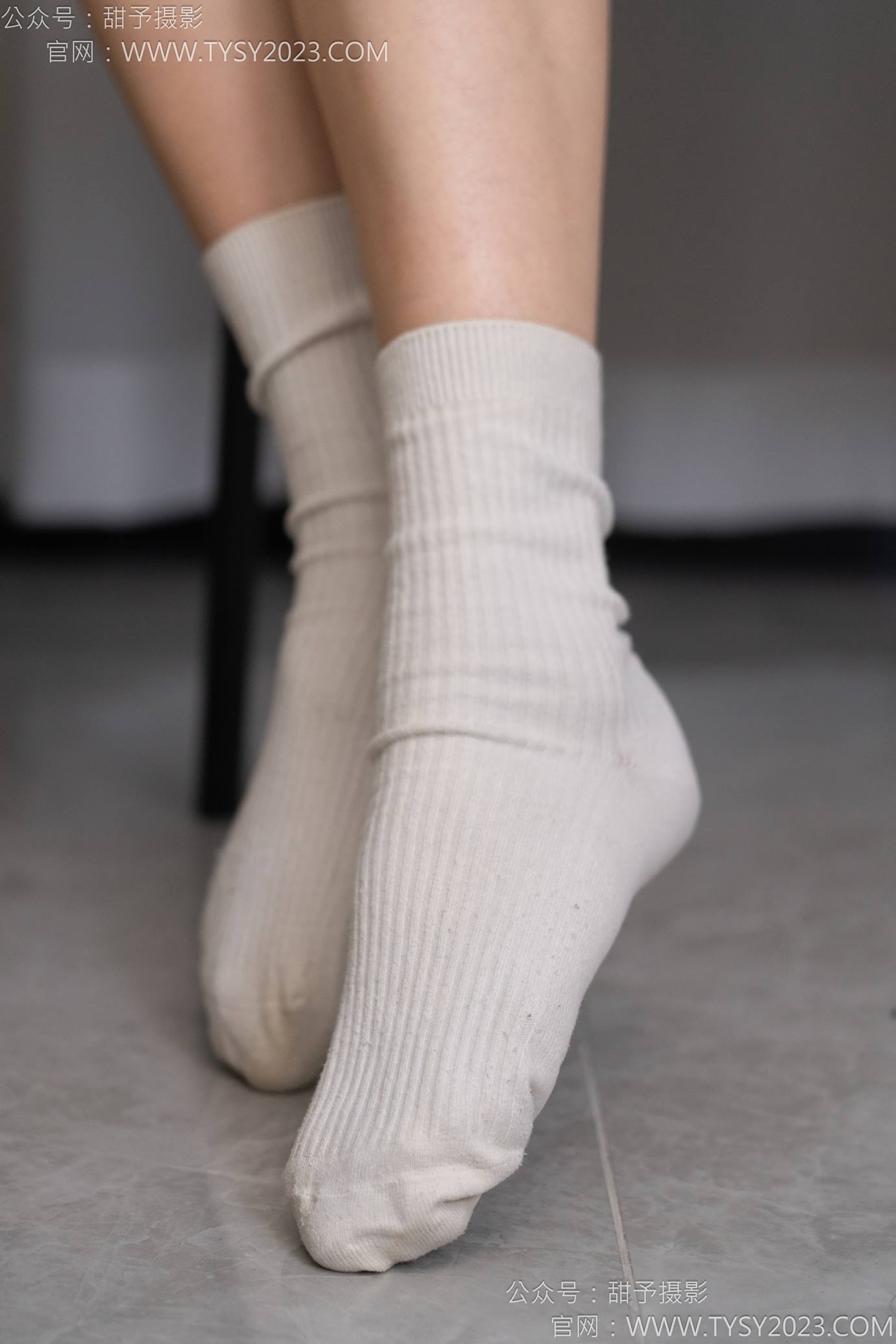 图片[95]-甜予摄影 NO.127 丹丹-皮鞋、白棉袜、裸足[145P] – 速更版-美库