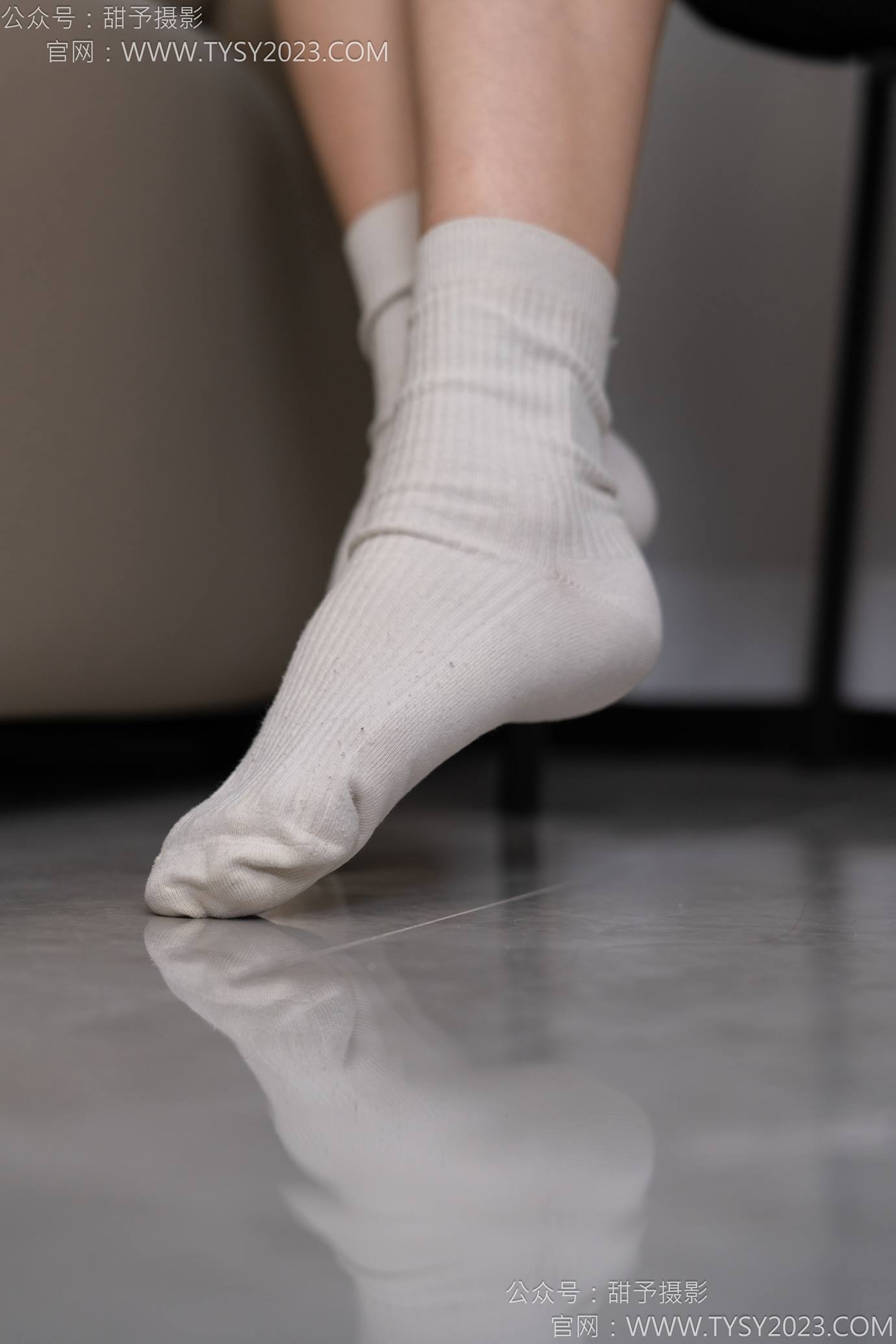图片[97]-甜予摄影 NO.127 丹丹-皮鞋、白棉袜、裸足[145P] – 速更版-美库