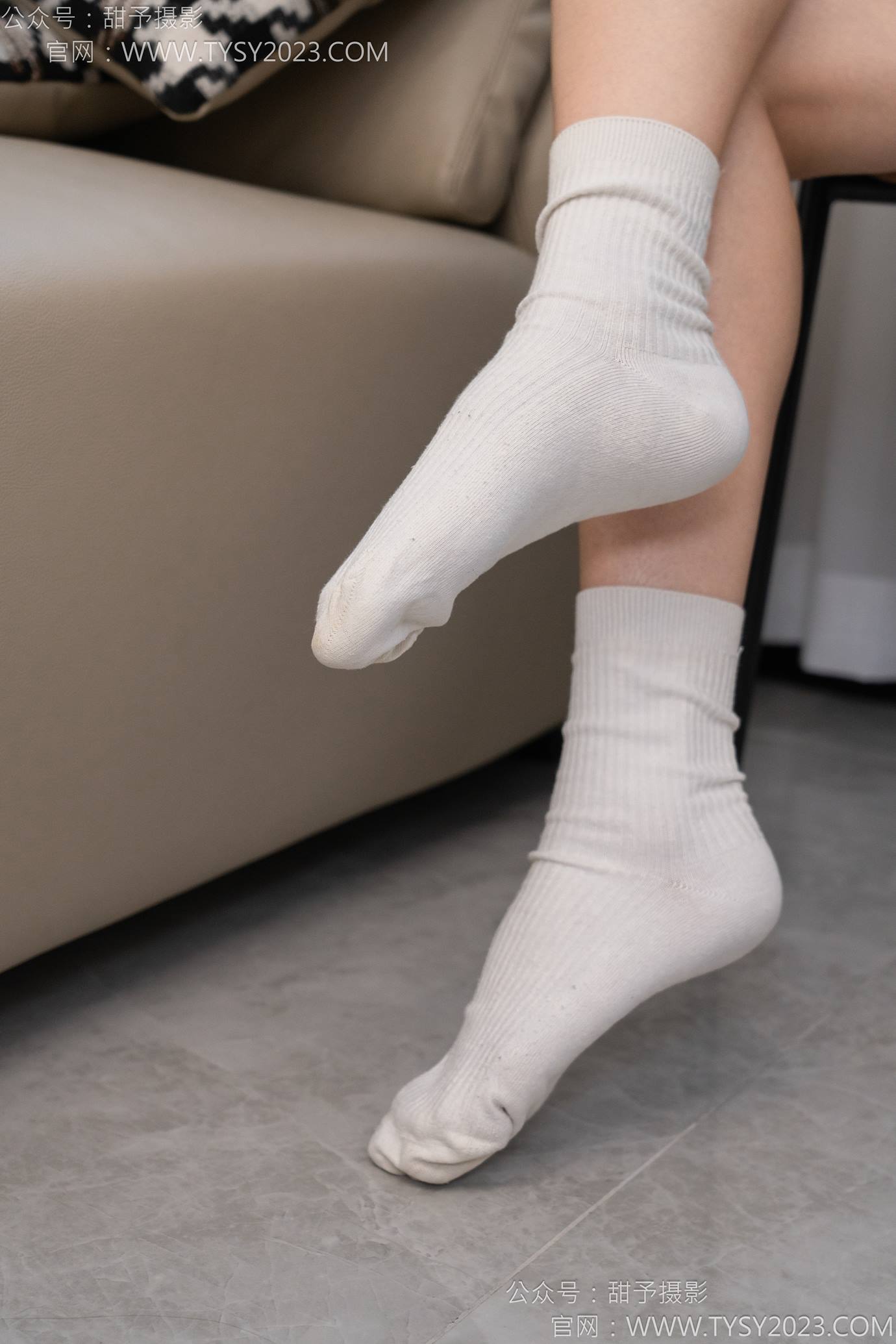 图片[102]-甜予摄影 NO.127 丹丹-皮鞋、白棉袜、裸足[145P] – 速更版-美库