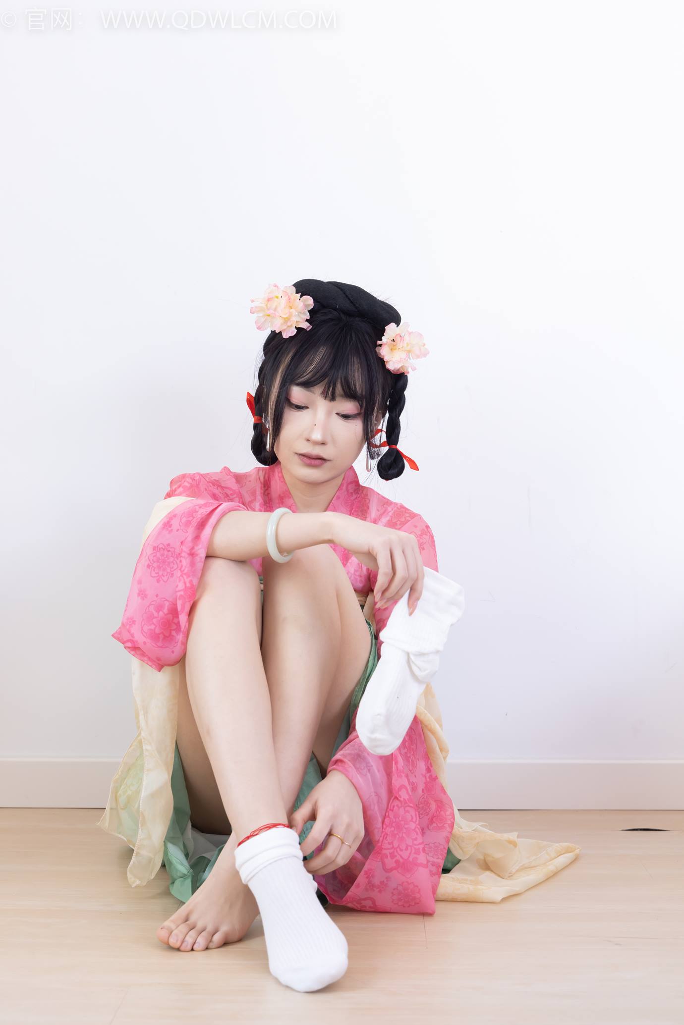 图片[43]-物恋传媒 NO.2297 嘟嘟-布鞋、白棉袜、古装、半脱袜子剧情[138P] – 速更版-美库