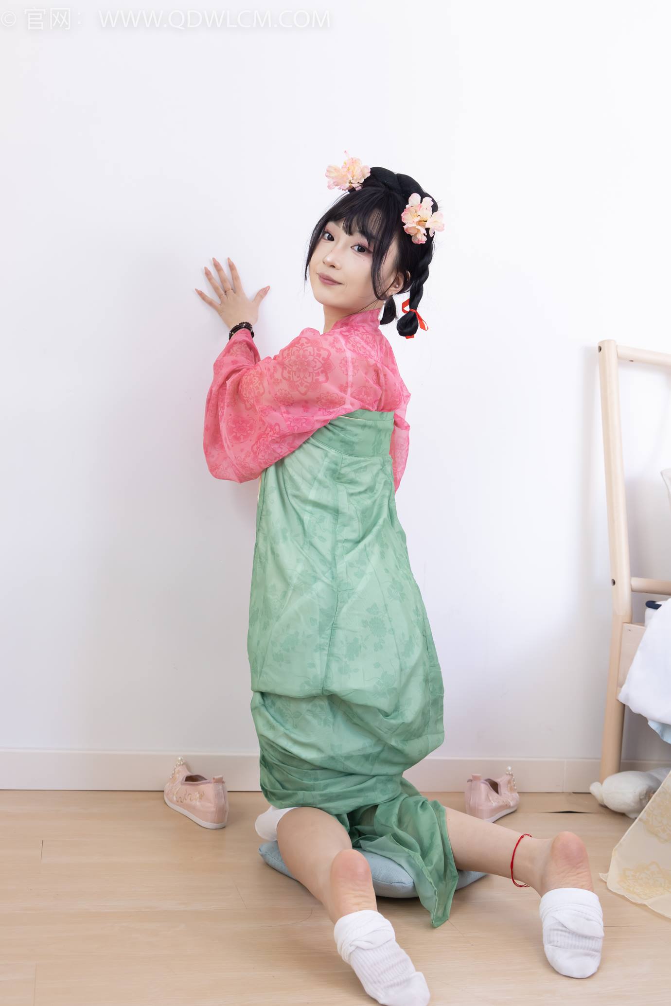 图片[89]-物恋传媒 NO.2297 嘟嘟-布鞋、白棉袜、古装、半脱袜子剧情[138P] – 速更版-美库