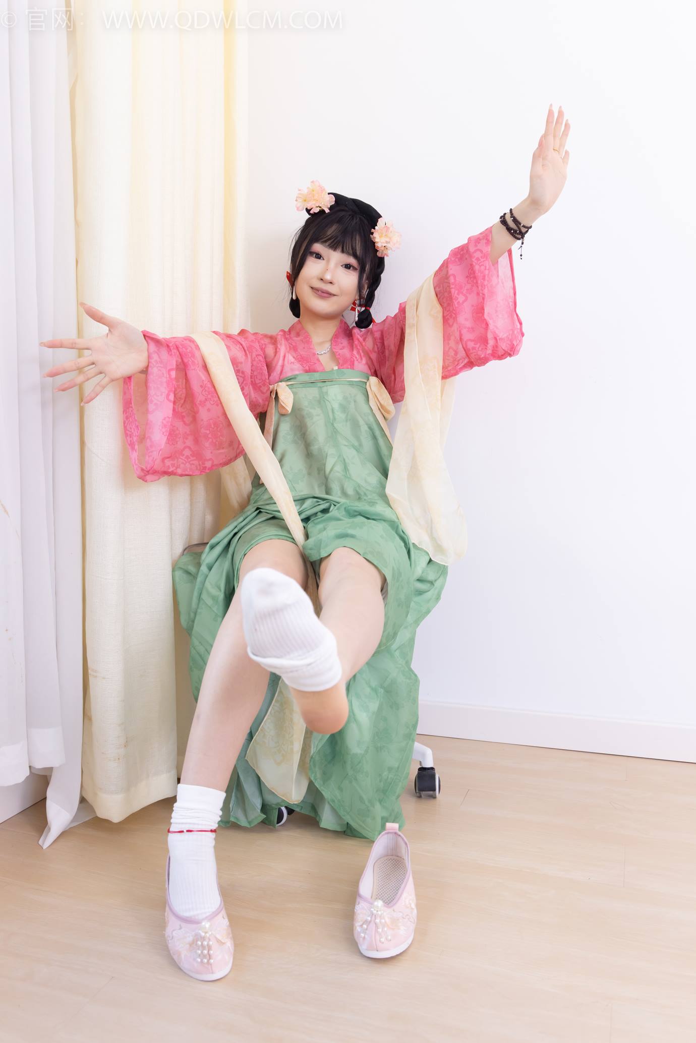 图片[113]-物恋传媒 NO.2297 嘟嘟-布鞋、白棉袜、古装、半脱袜子剧情[138P] – 速更版-美库