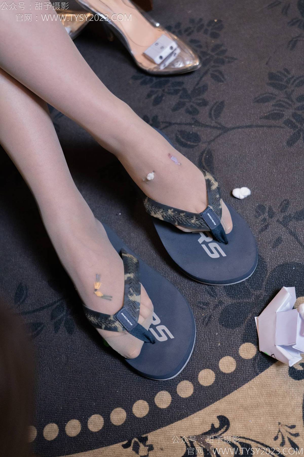 图片[26]-甜予摄影 NO.128 璇璇-拖鞋、高跟鞋、薄灰丝、薄黑丝、踩小房子剧情[91P] – 速更版-美库