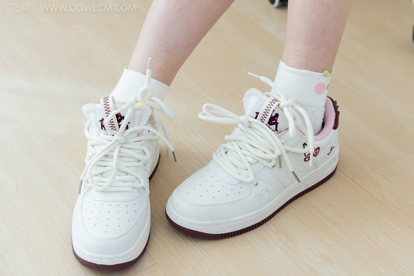 图片[60]-物恋传媒 NO.2299 泡泡-板鞋、白棉袜、裸足、裸足刀叉摆盘剧情[208P] – 速更版-美库