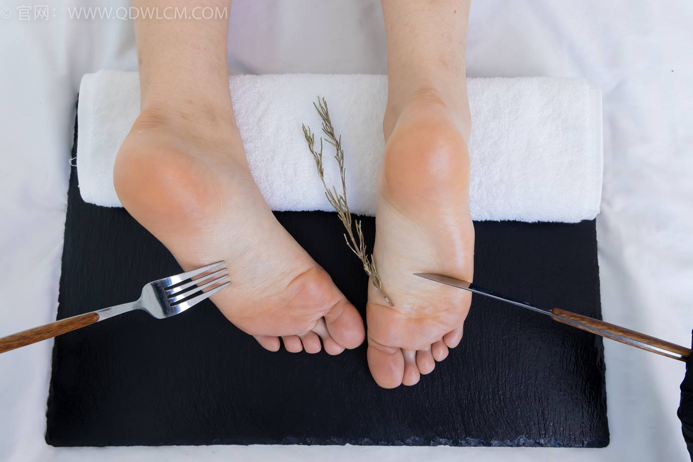 图片[62]-物恋传媒 NO.2299 泡泡-板鞋、白棉袜、裸足、裸足刀叉摆盘剧情[208P] – 速更版-美库