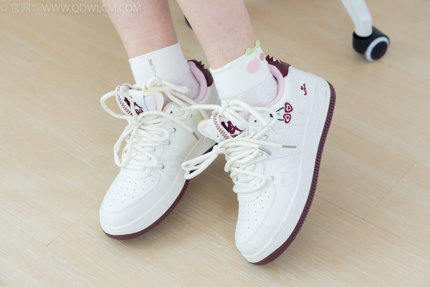 图片[63]-物恋传媒 NO.2299 泡泡-板鞋、白棉袜、裸足、裸足刀叉摆盘剧情[208P] – 速更版-美库