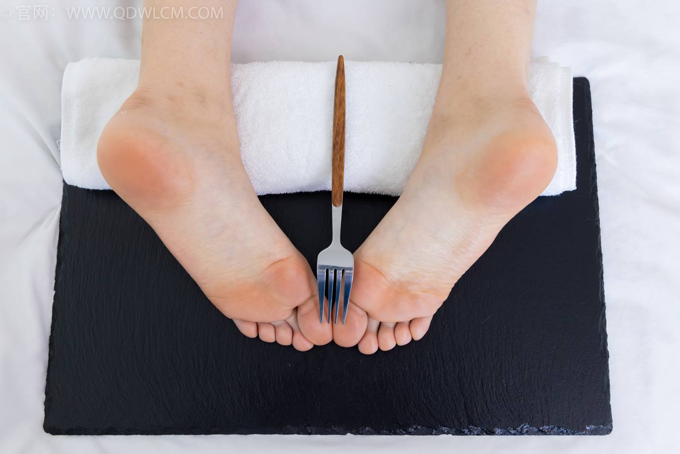 图片[65]-物恋传媒 NO.2299 泡泡-板鞋、白棉袜、裸足、裸足刀叉摆盘剧情[208P] – 速更版-美库