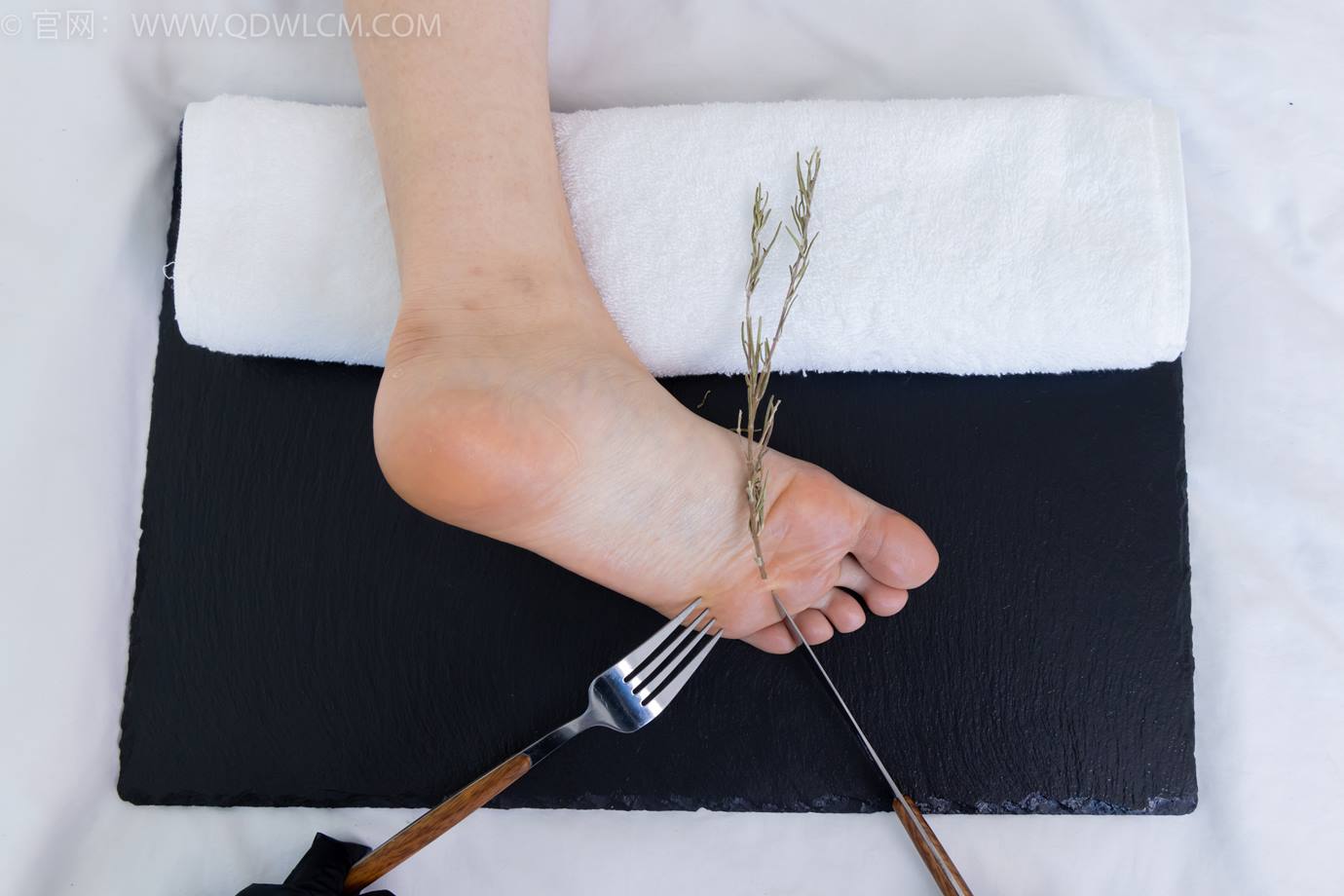 图片[67]-物恋传媒 NO.2299 泡泡-板鞋、白棉袜、裸足、裸足刀叉摆盘剧情[208P] – 速更版-美库