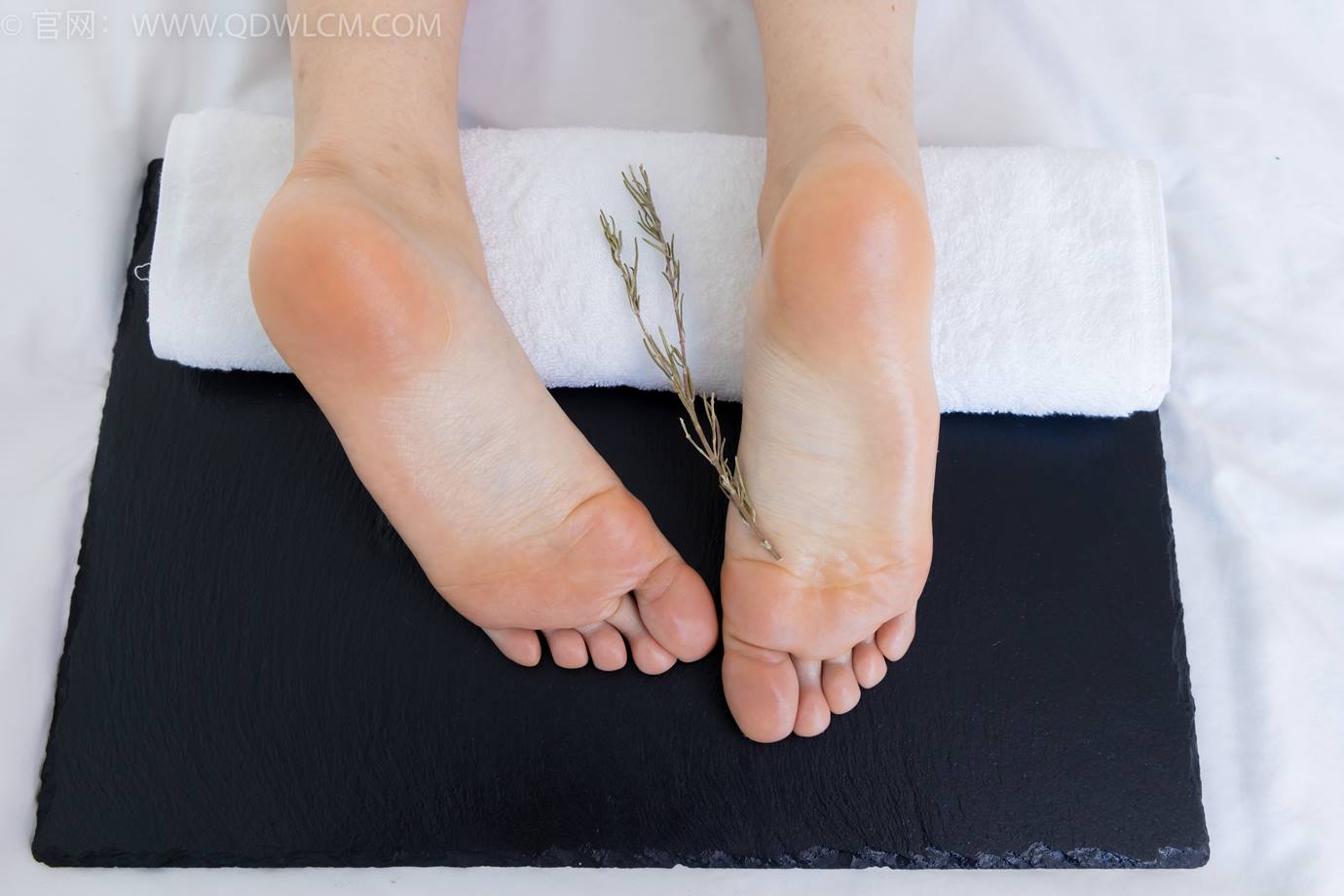 图片[73]-物恋传媒 NO.2299 泡泡-板鞋、白棉袜、裸足、裸足刀叉摆盘剧情[208P] – 速更版-美库