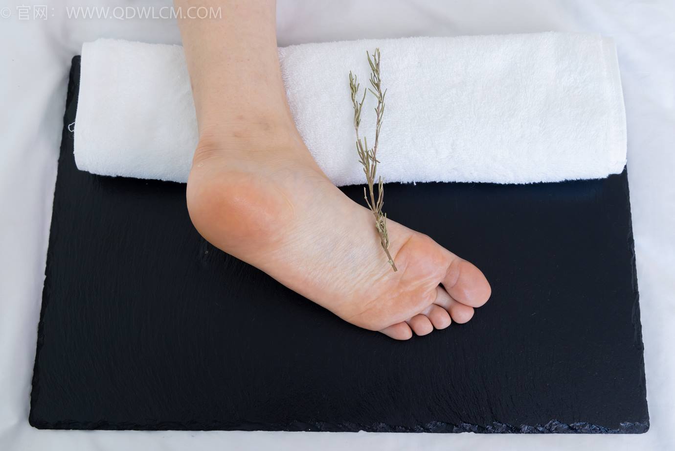 图片[74]-物恋传媒 NO.2299 泡泡-板鞋、白棉袜、裸足、裸足刀叉摆盘剧情[208P] – 速更版-美库