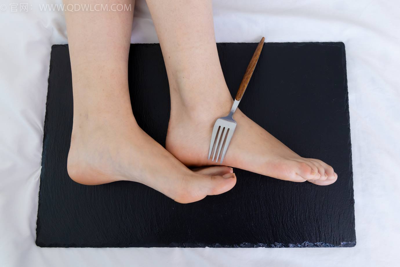 图片[79]-物恋传媒 NO.2299 泡泡-板鞋、白棉袜、裸足、裸足刀叉摆盘剧情[208P] – 速更版-美库