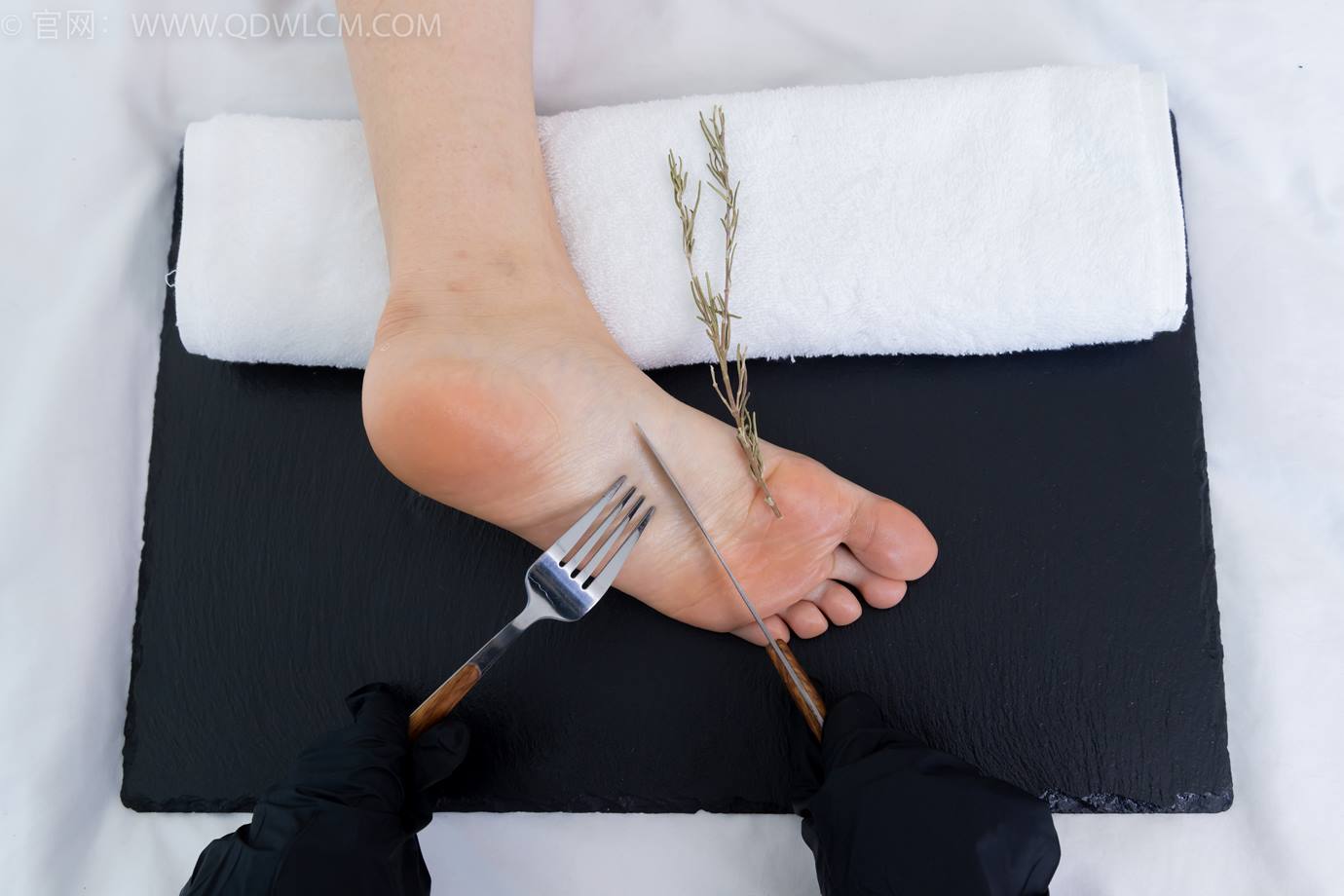 图片[81]-物恋传媒 NO.2299 泡泡-板鞋、白棉袜、裸足、裸足刀叉摆盘剧情[208P] – 速更版-美库