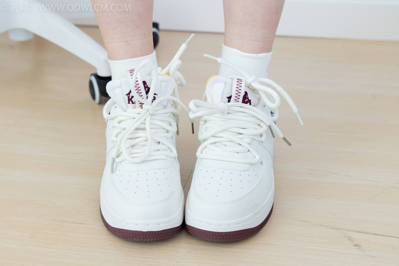 图片[82]-物恋传媒 NO.2299 泡泡-板鞋、白棉袜、裸足、裸足刀叉摆盘剧情[208P] – 速更版-美库